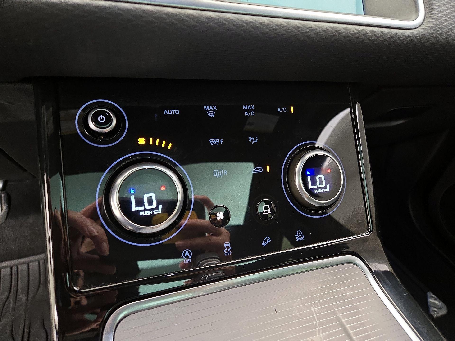 Thumbnail: 2020 Land Rover Range Rover Evoque - 17