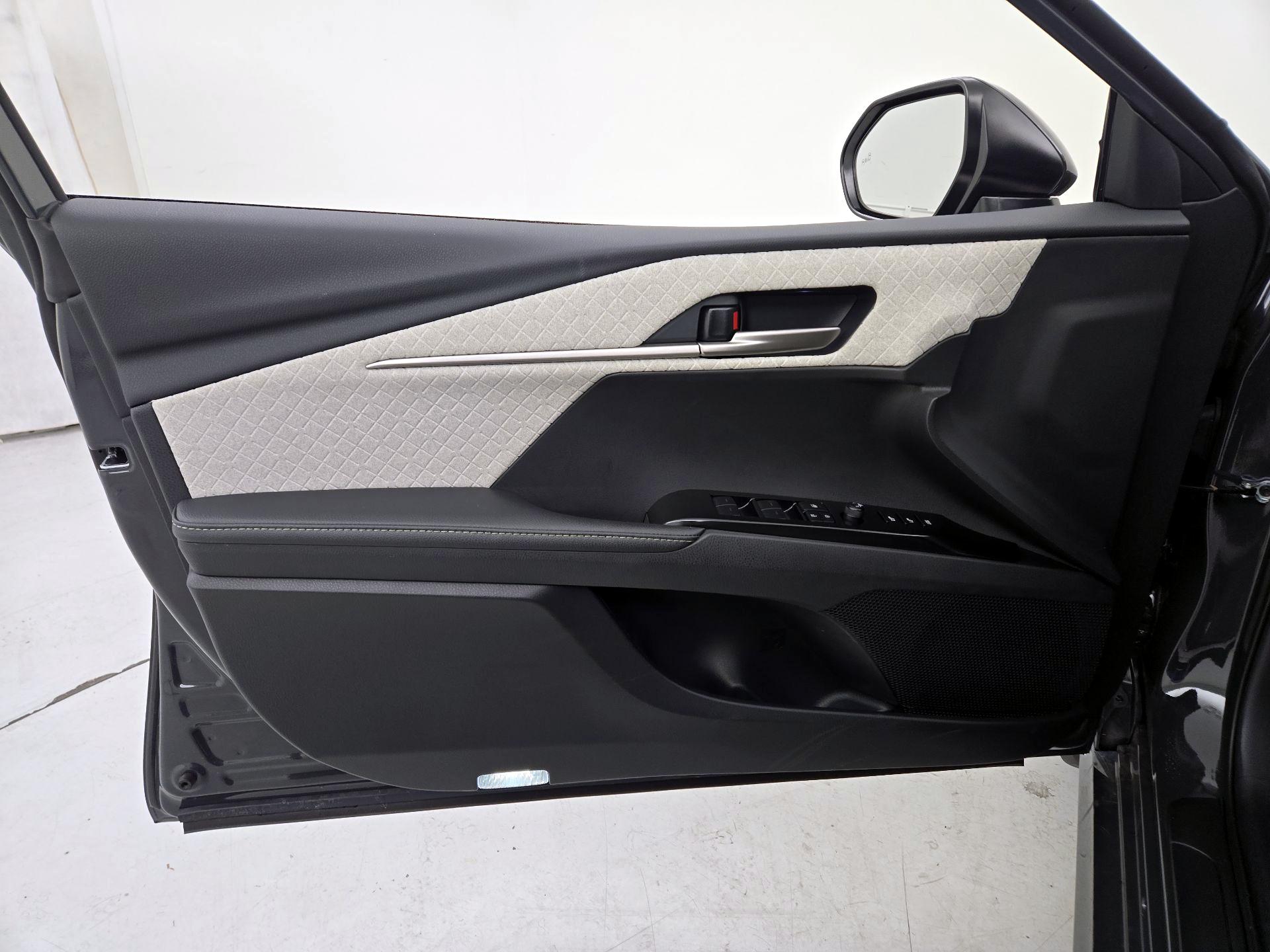 Thumbnail: 2025 Toyota Camry - 12