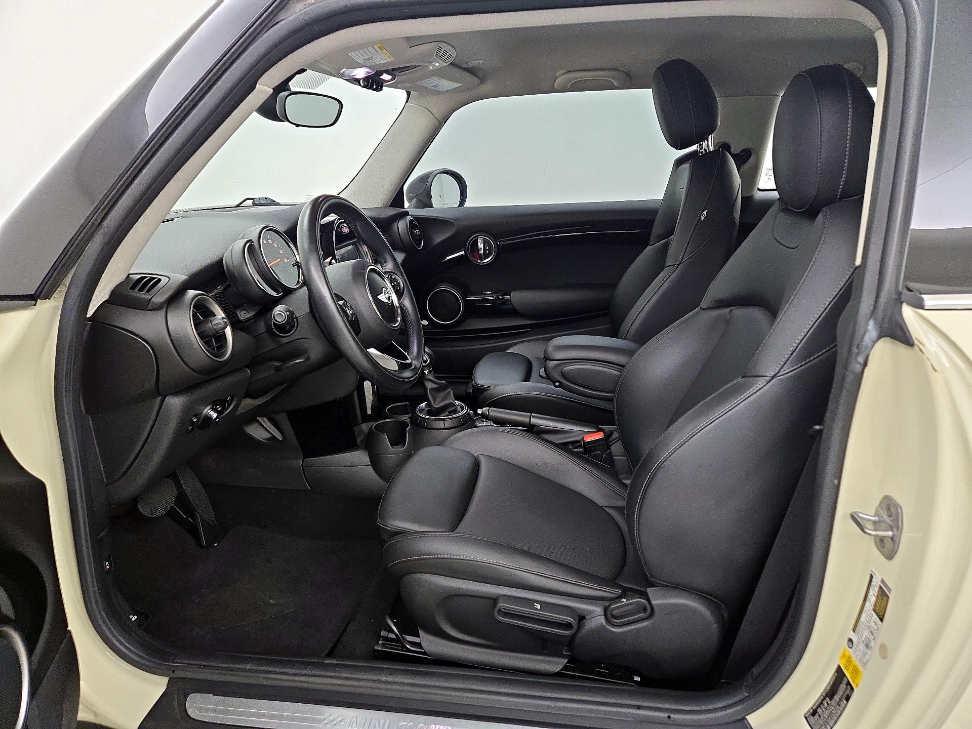 Thumbnail: 2015 MINI Cooper Hardtop - 11