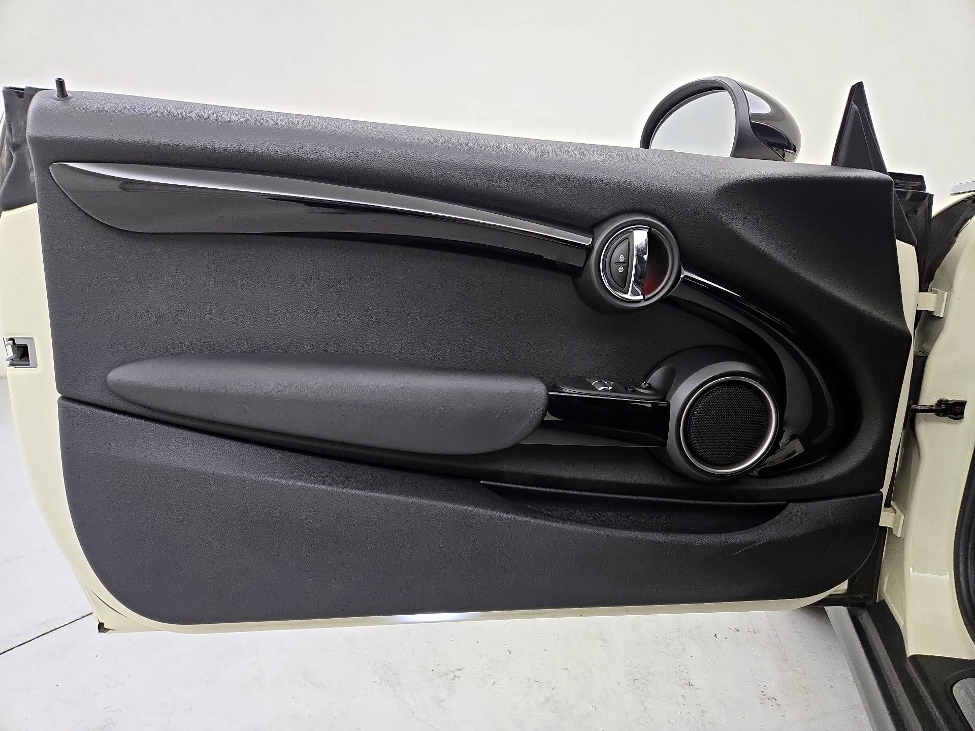 Thumbnail: 2015 MINI Cooper Hardtop - 12