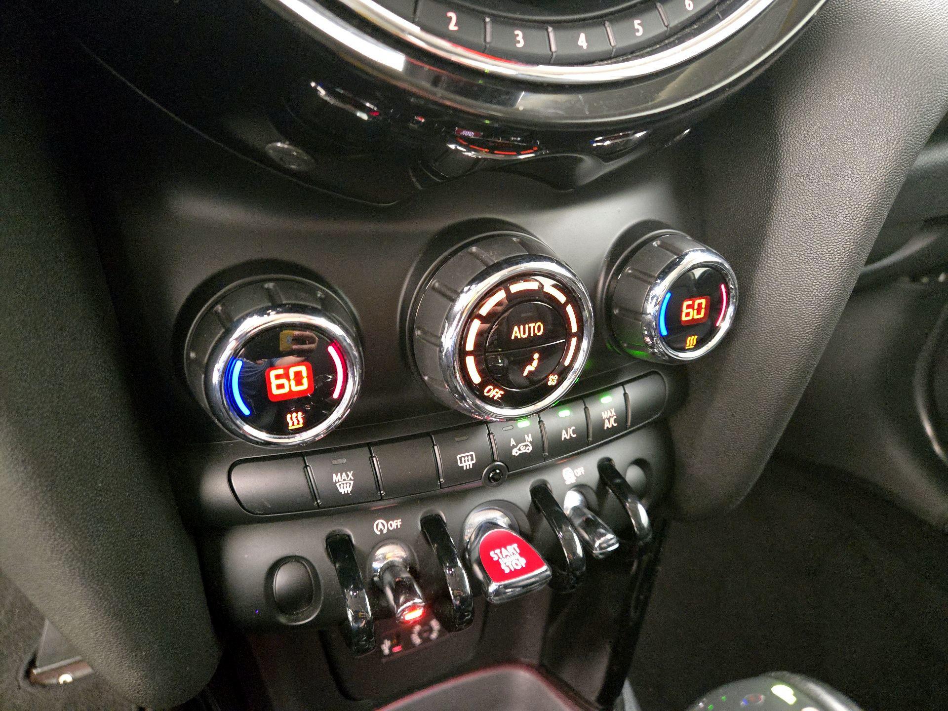 Thumbnail: 2015 MINI Cooper Hardtop - 15