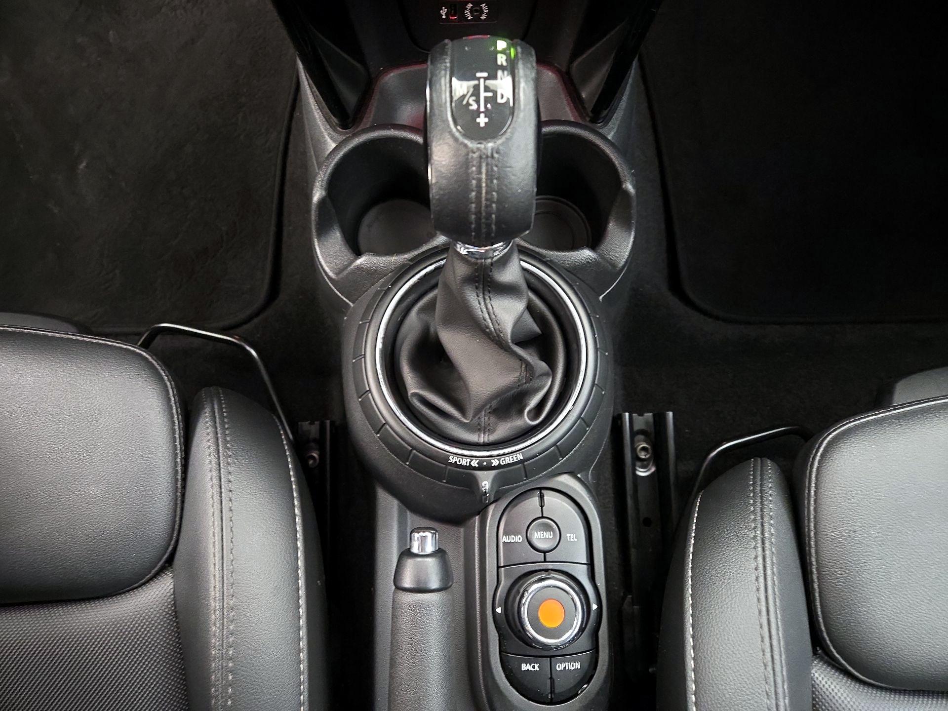 Thumbnail: 2015 MINI Cooper Hardtop - 16