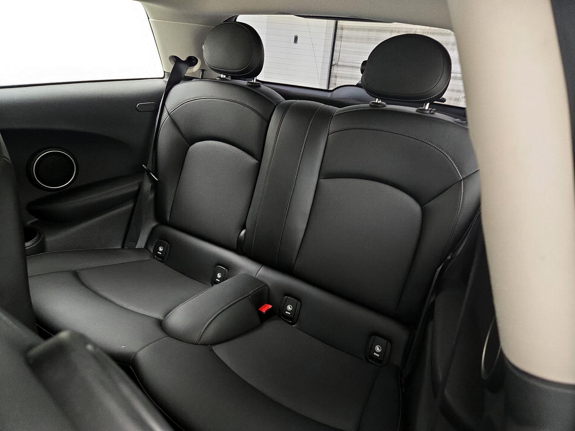 Thumbnail: 2015 MINI Cooper Hardtop - 18