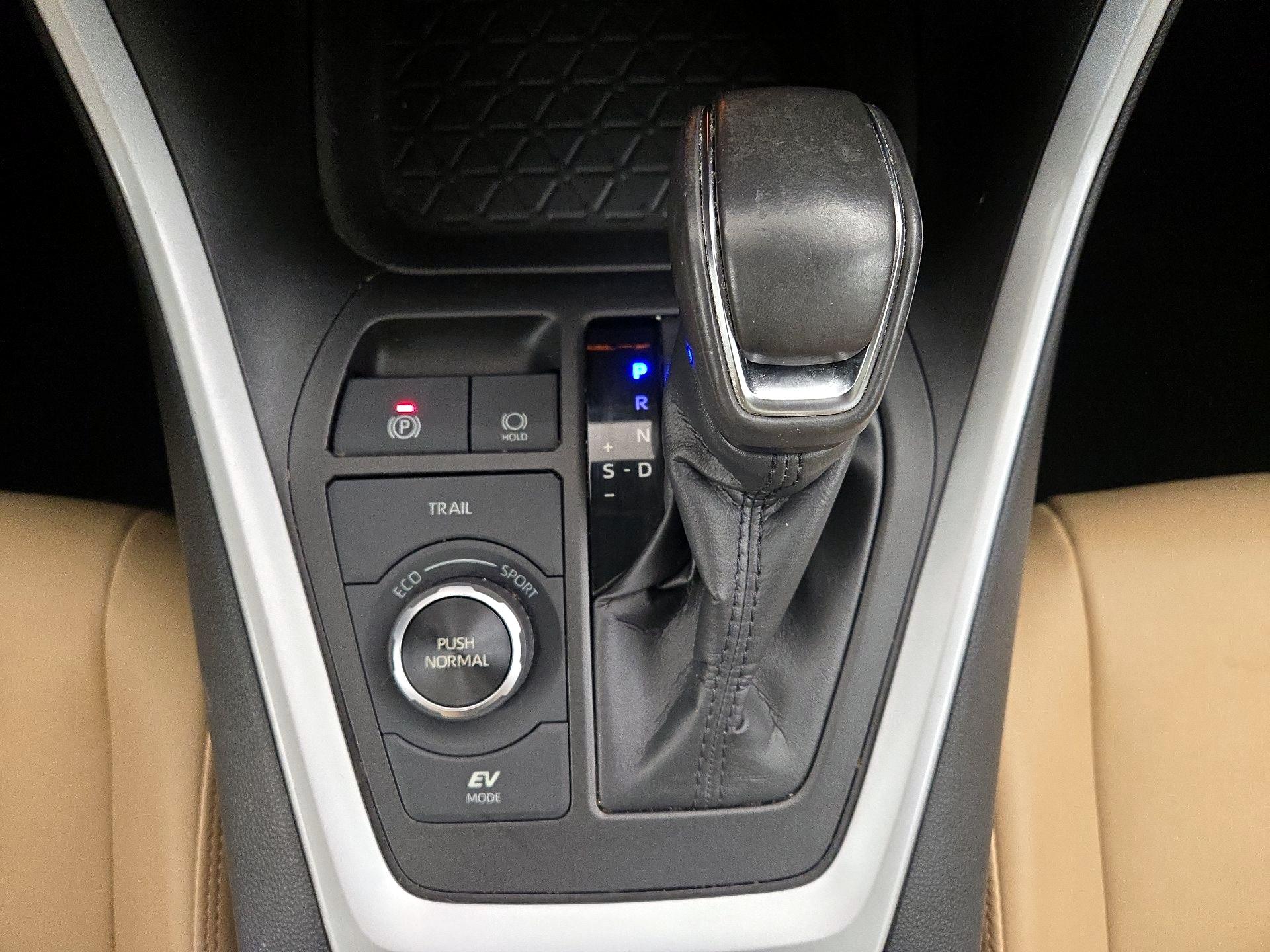 Thumbnail: 2021 Toyota RAV4 - 17