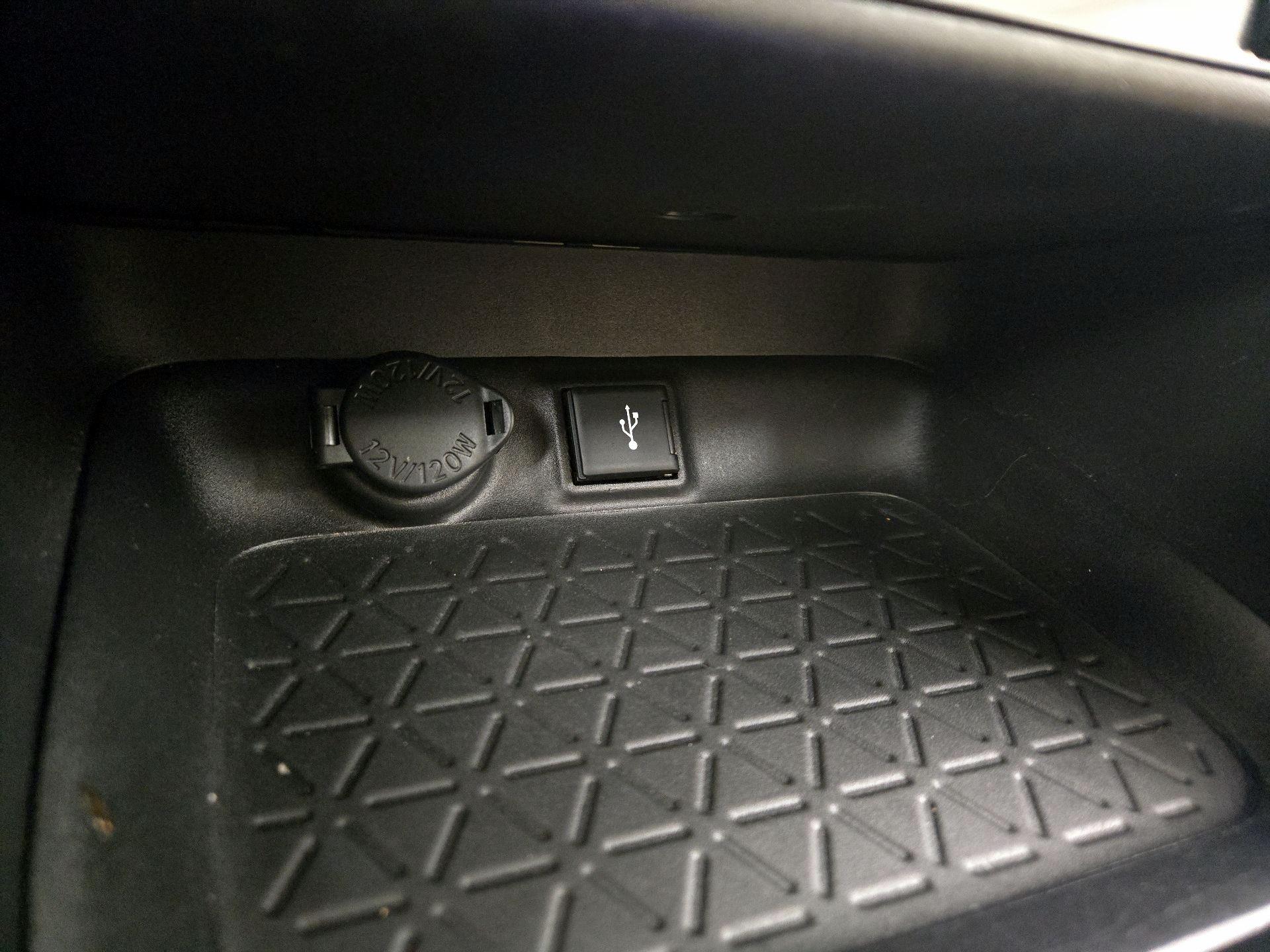 Thumbnail: 2021 Toyota RAV4 - 18