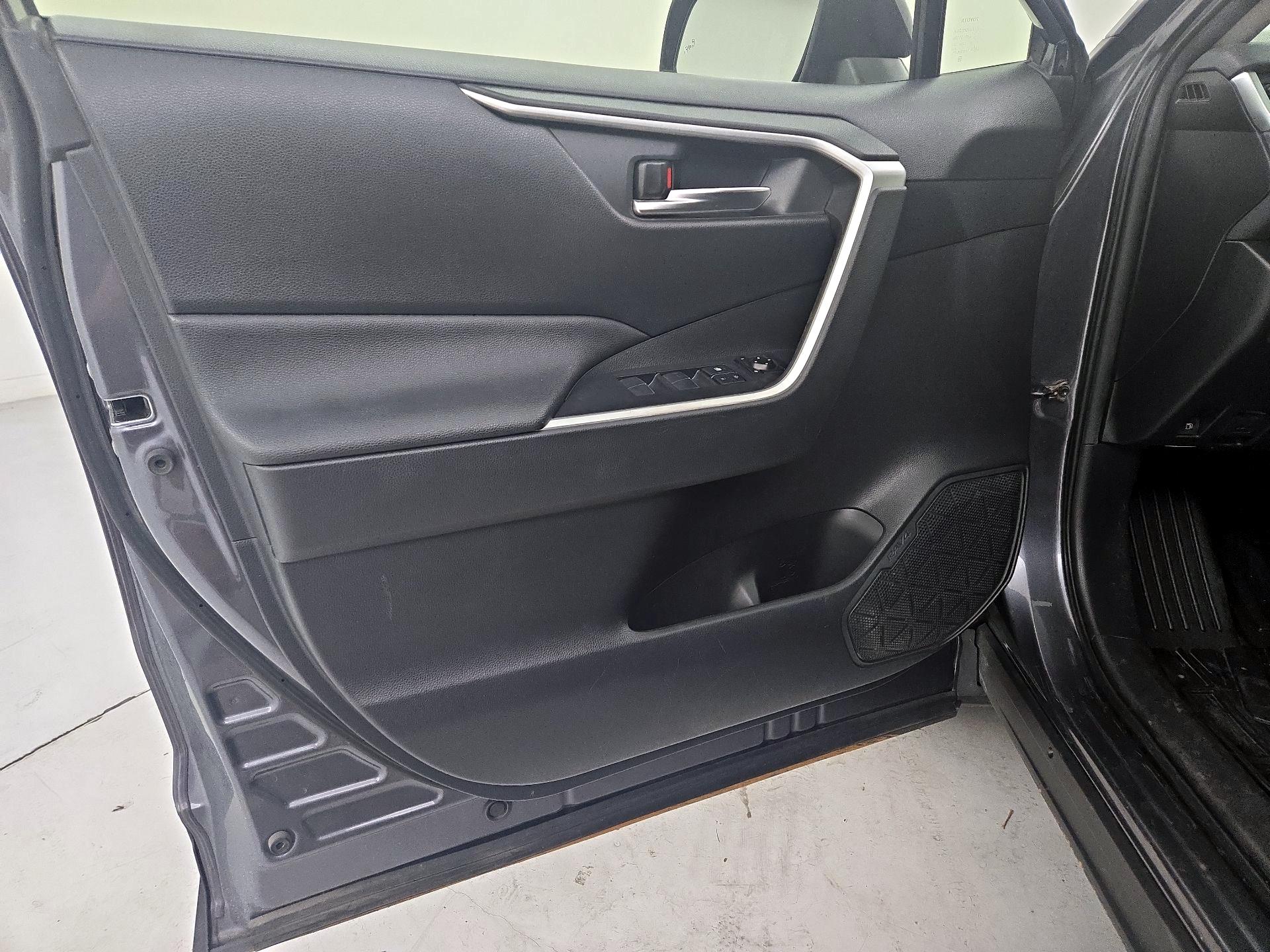 Thumbnail: 2021 Toyota RAV4 - 12