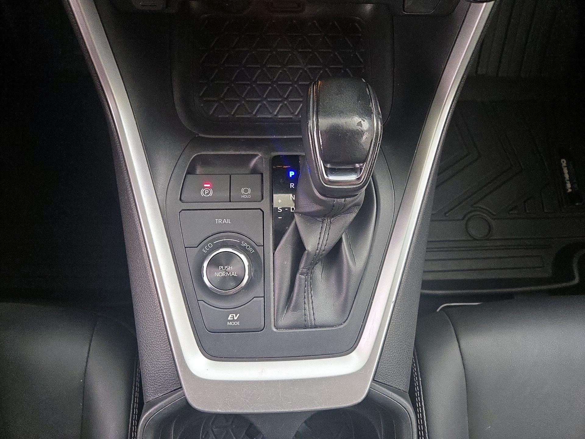 Thumbnail: 2021 Toyota RAV4 - 17