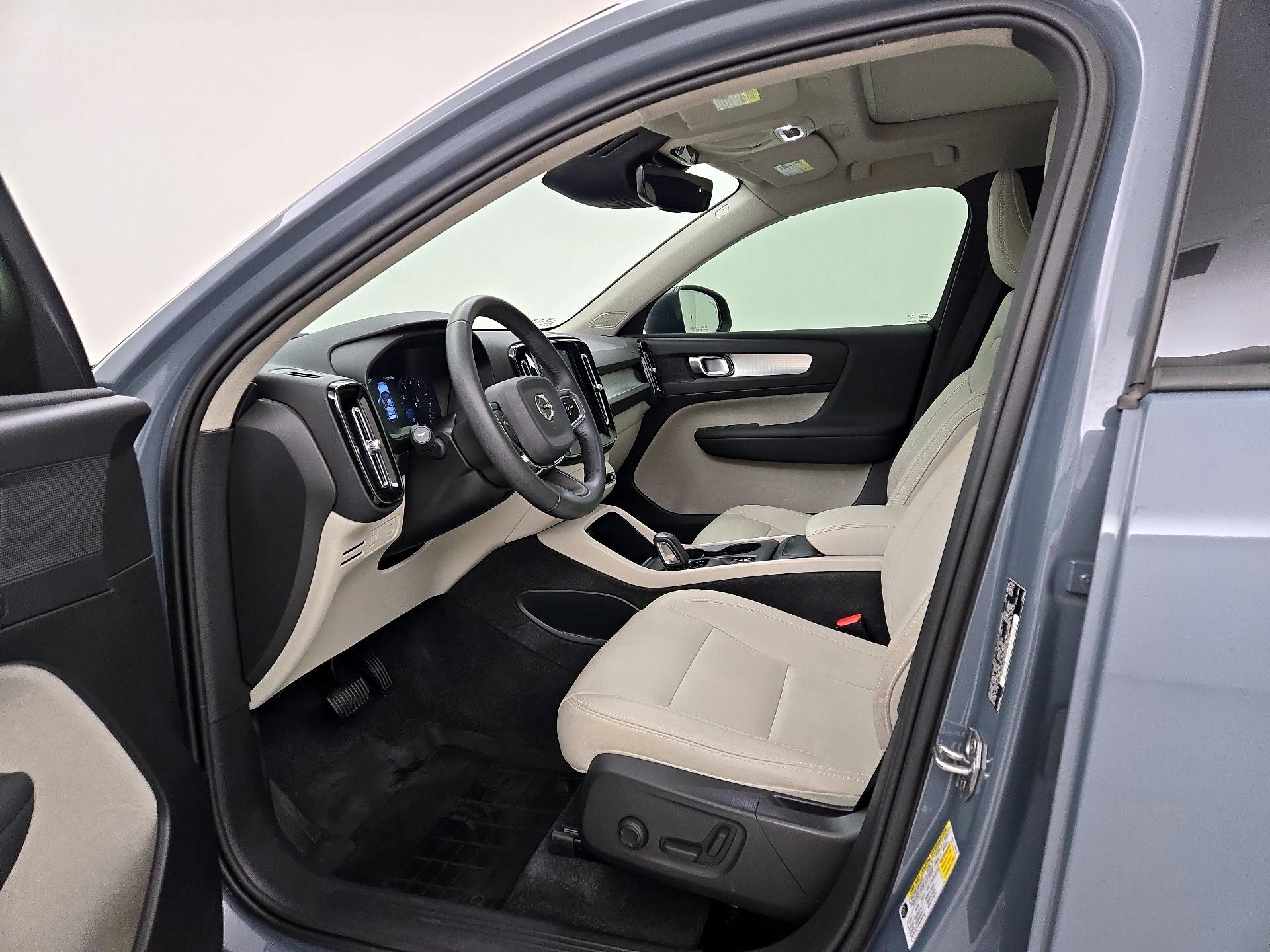 Thumbnail: 2021 Volvo XC40 - 11