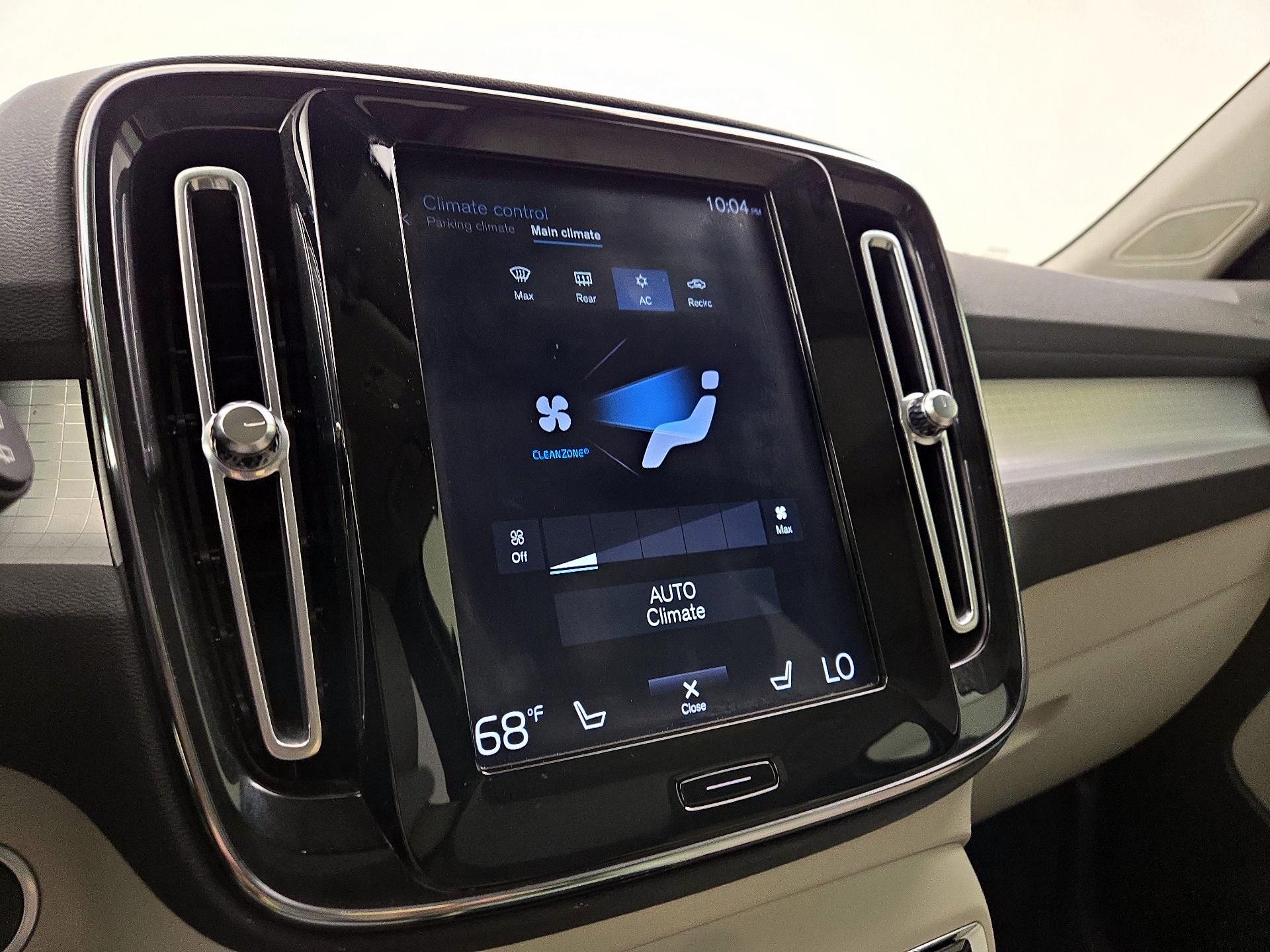 Thumbnail: 2021 Volvo XC40 - 17