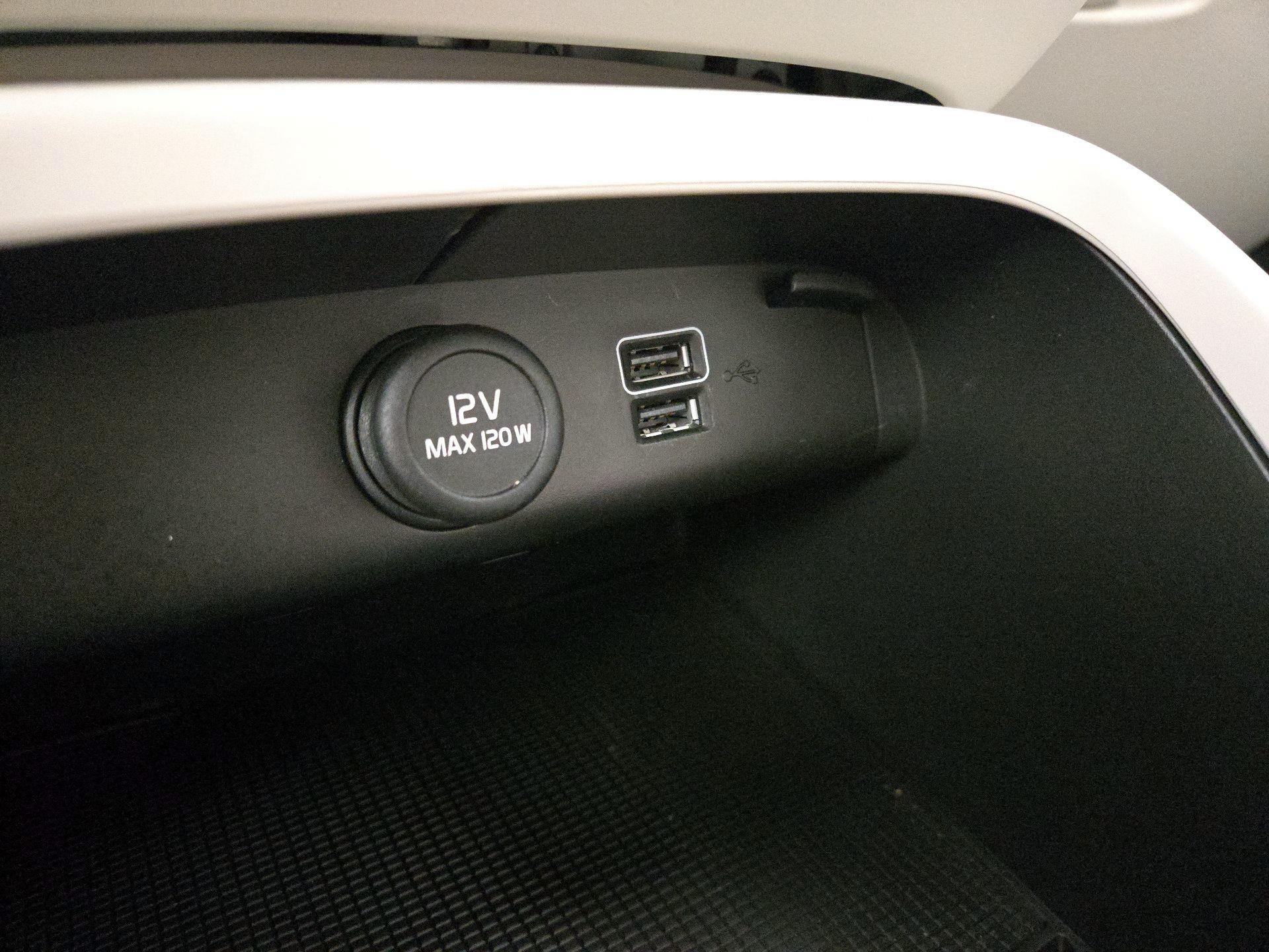 Thumbnail: 2021 Volvo XC40 - 19