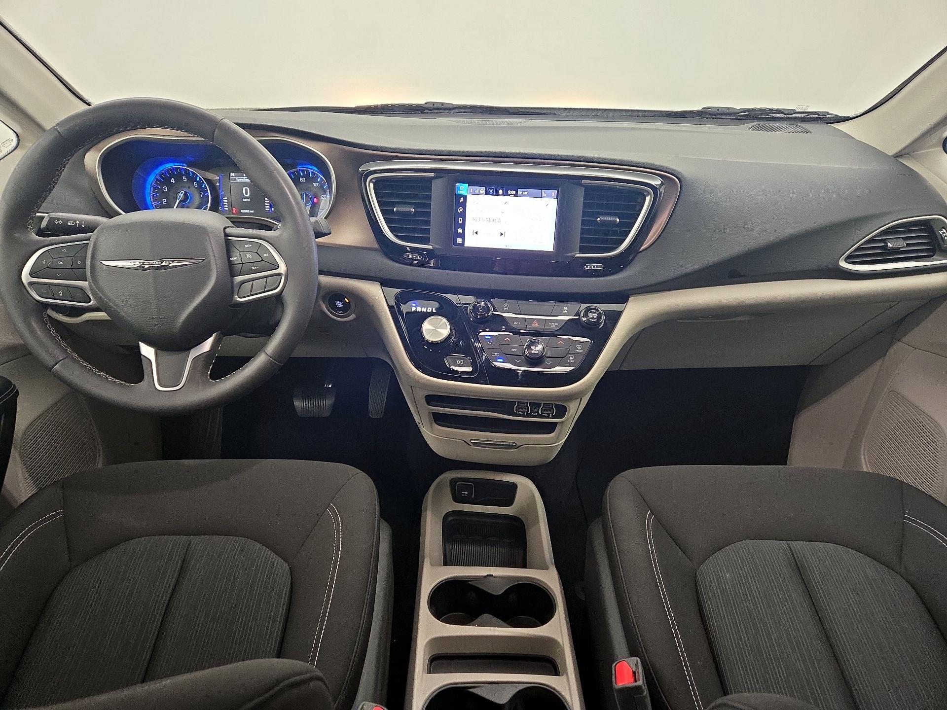 Thumbnail: 2023 Chrysler Voyager - 9