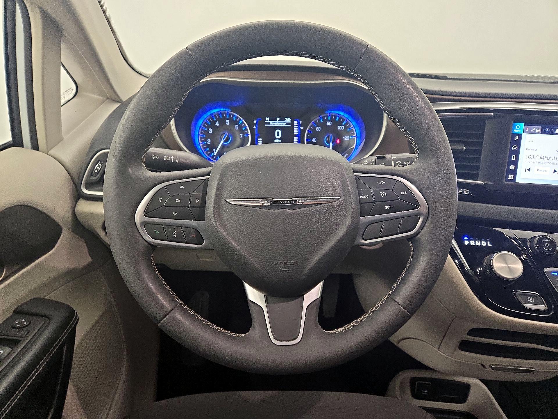 Thumbnail: 2023 Chrysler Voyager - 10