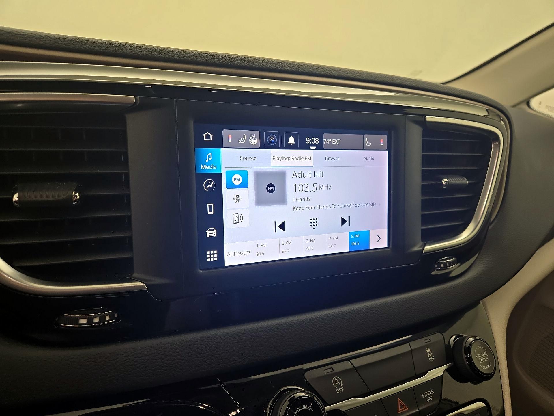 Thumbnail: 2023 Chrysler Voyager - 15