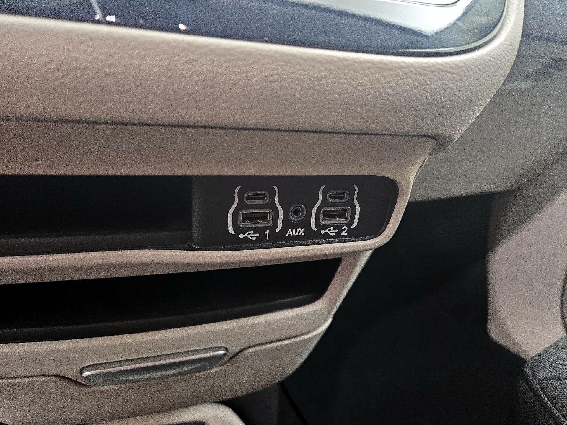 Thumbnail: 2023 Chrysler Voyager - 18