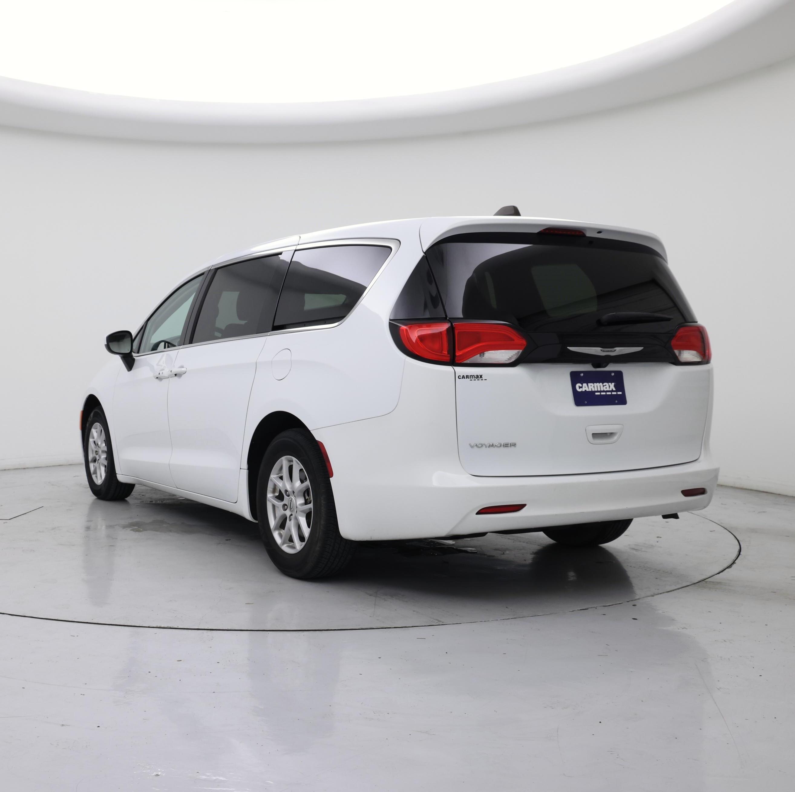 Thumbnail: 2023 Chrysler Voyager - 2