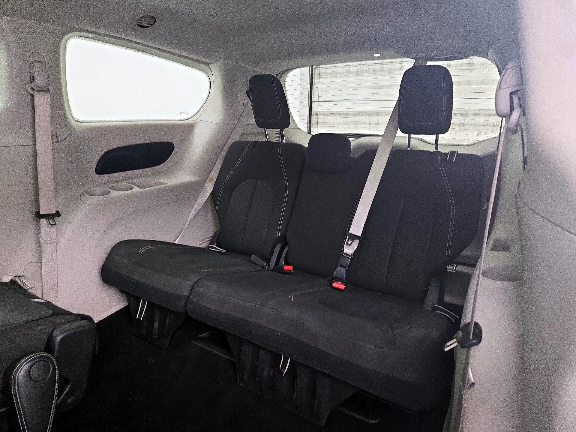 Thumbnail: 2023 Chrysler Voyager - 20