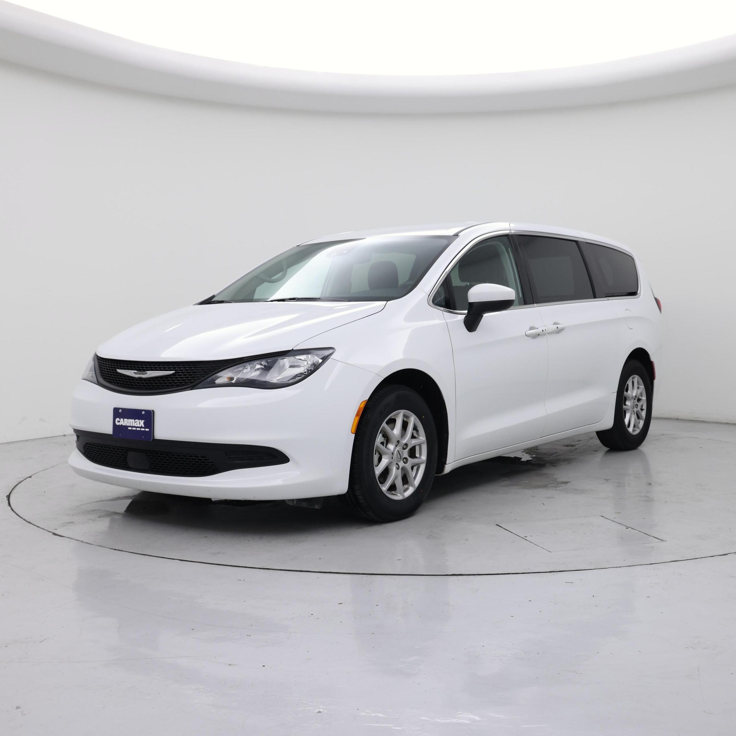 Thumbnail: 2023 Chrysler Voyager - 4