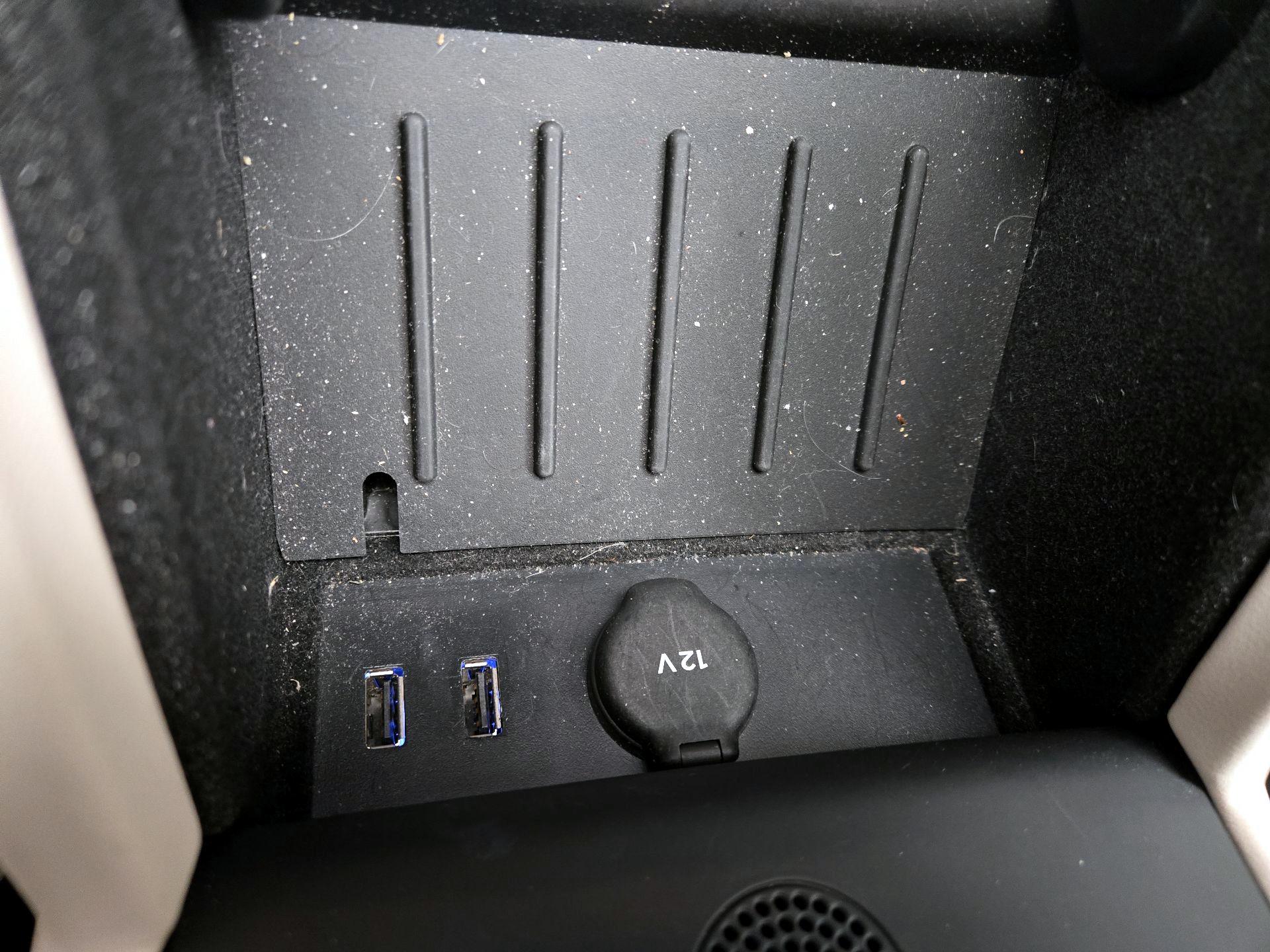 Thumbnail: 2020 Tesla Model S - 18