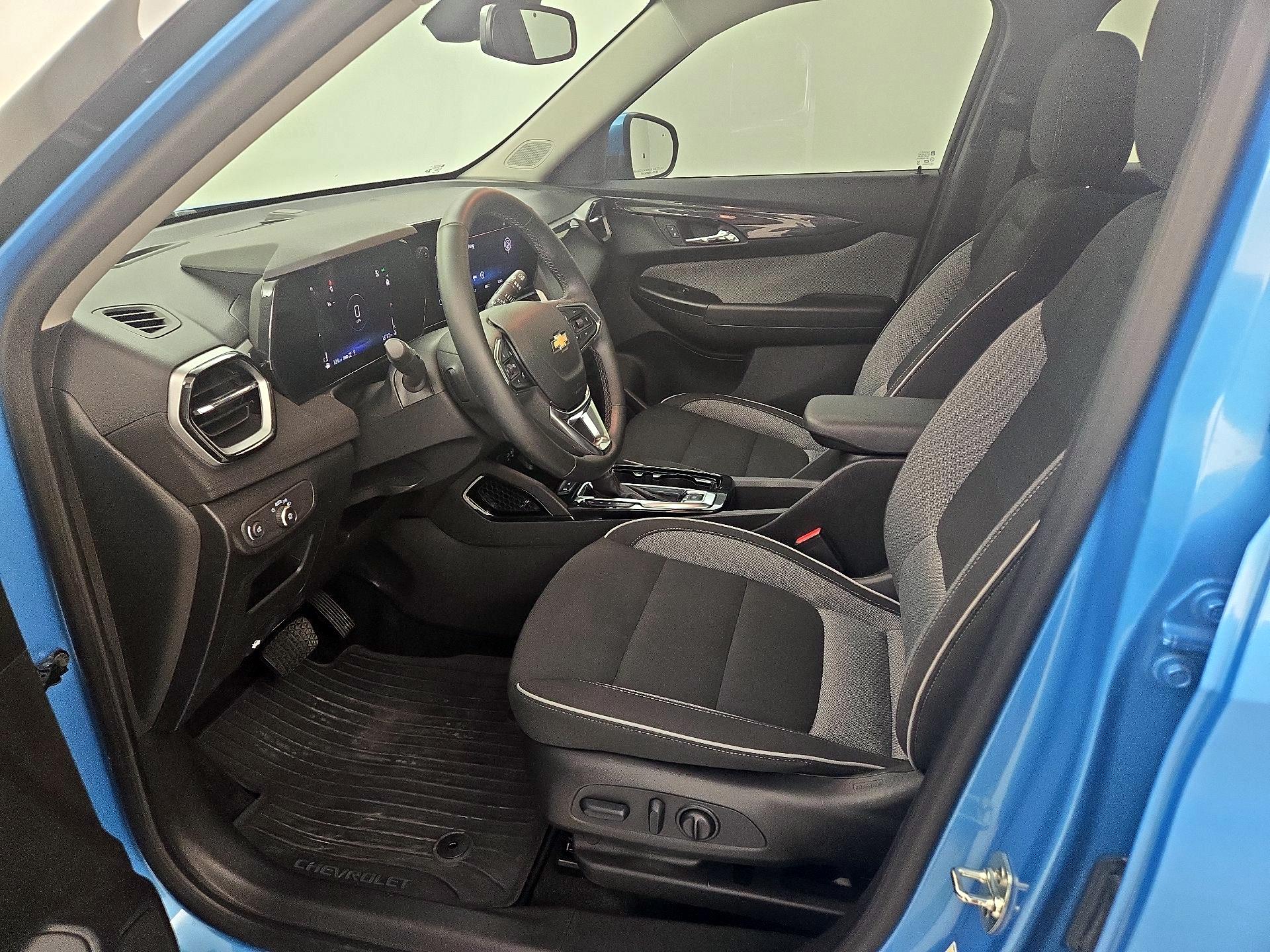 Thumbnail: 2025 Chevrolet TrailBlazer - 11