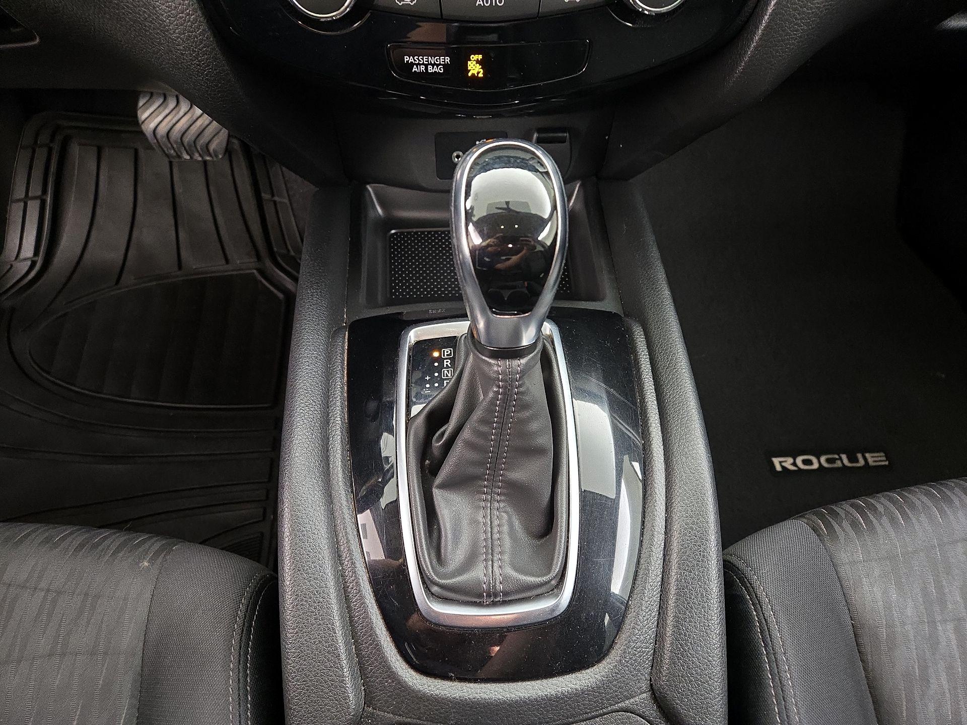 Thumbnail: 2018 Nissan Rogue - 17
