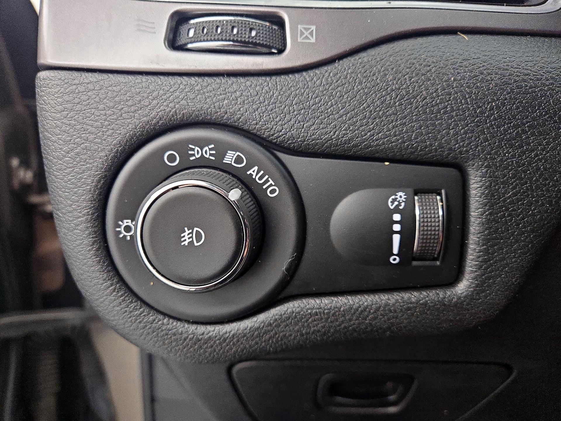 Thumbnail: 2019 Jeep Cherokee - 13