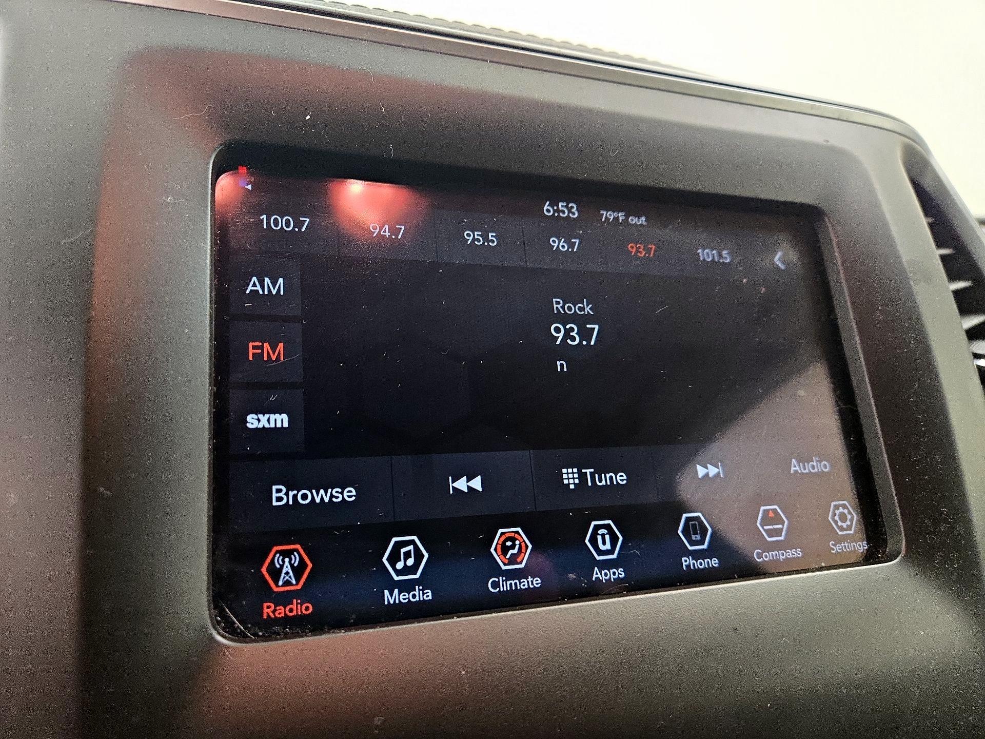 Thumbnail: 2019 Jeep Cherokee - 15