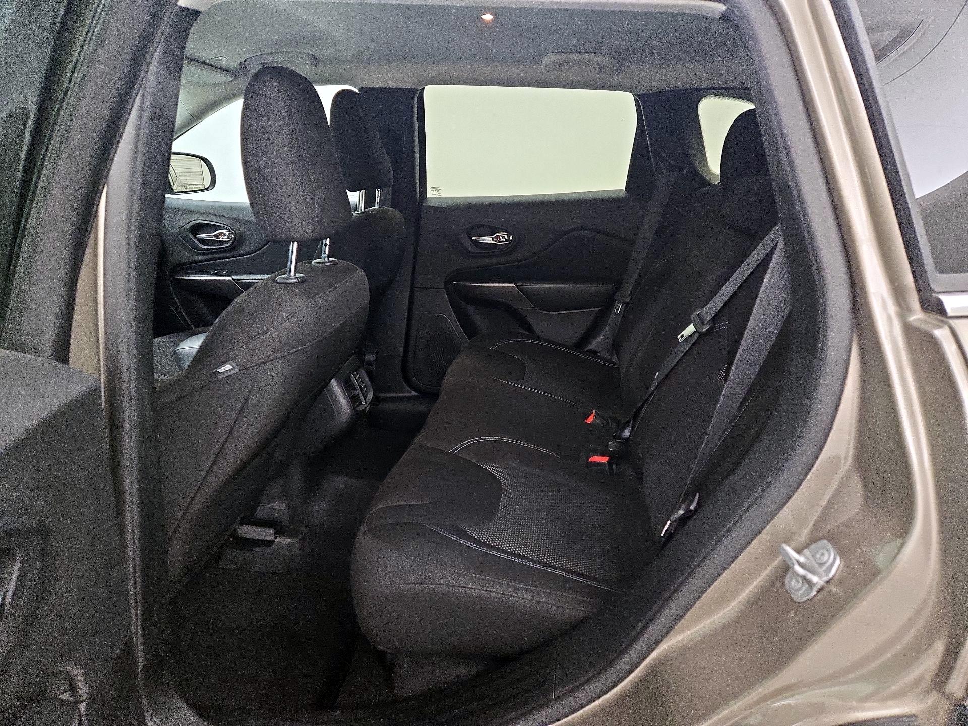 Thumbnail: 2019 Jeep Cherokee - 19