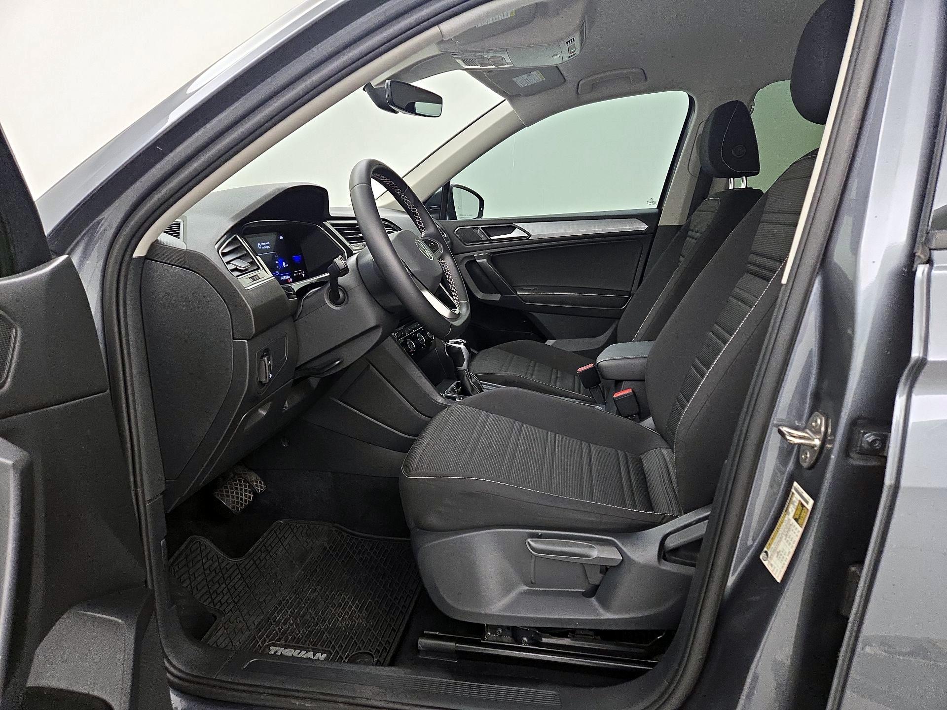 Thumbnail: 2023 Volkswagen Tiguan - 11