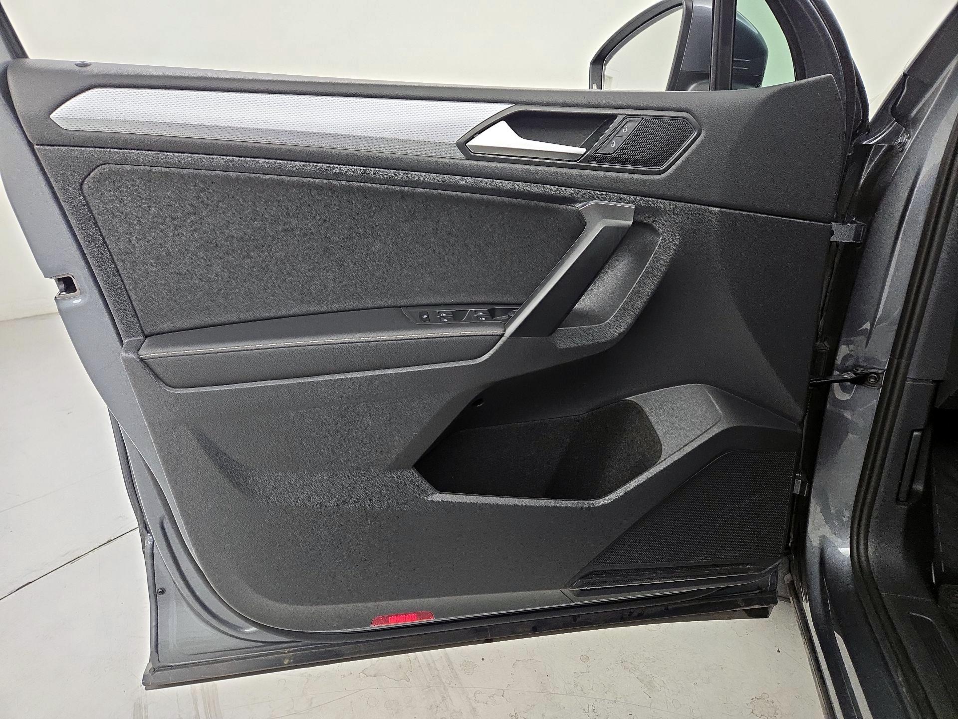 Thumbnail: 2023 Volkswagen Tiguan - 12