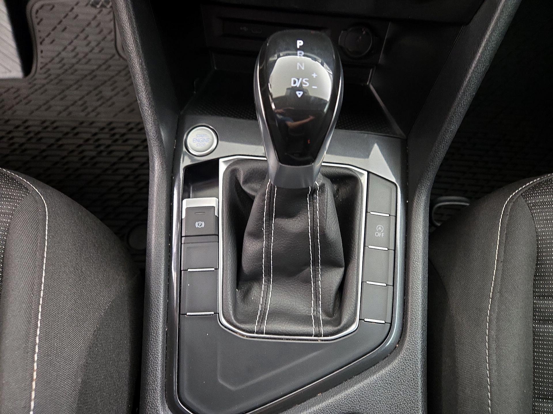 Thumbnail: 2023 Volkswagen Tiguan - 17