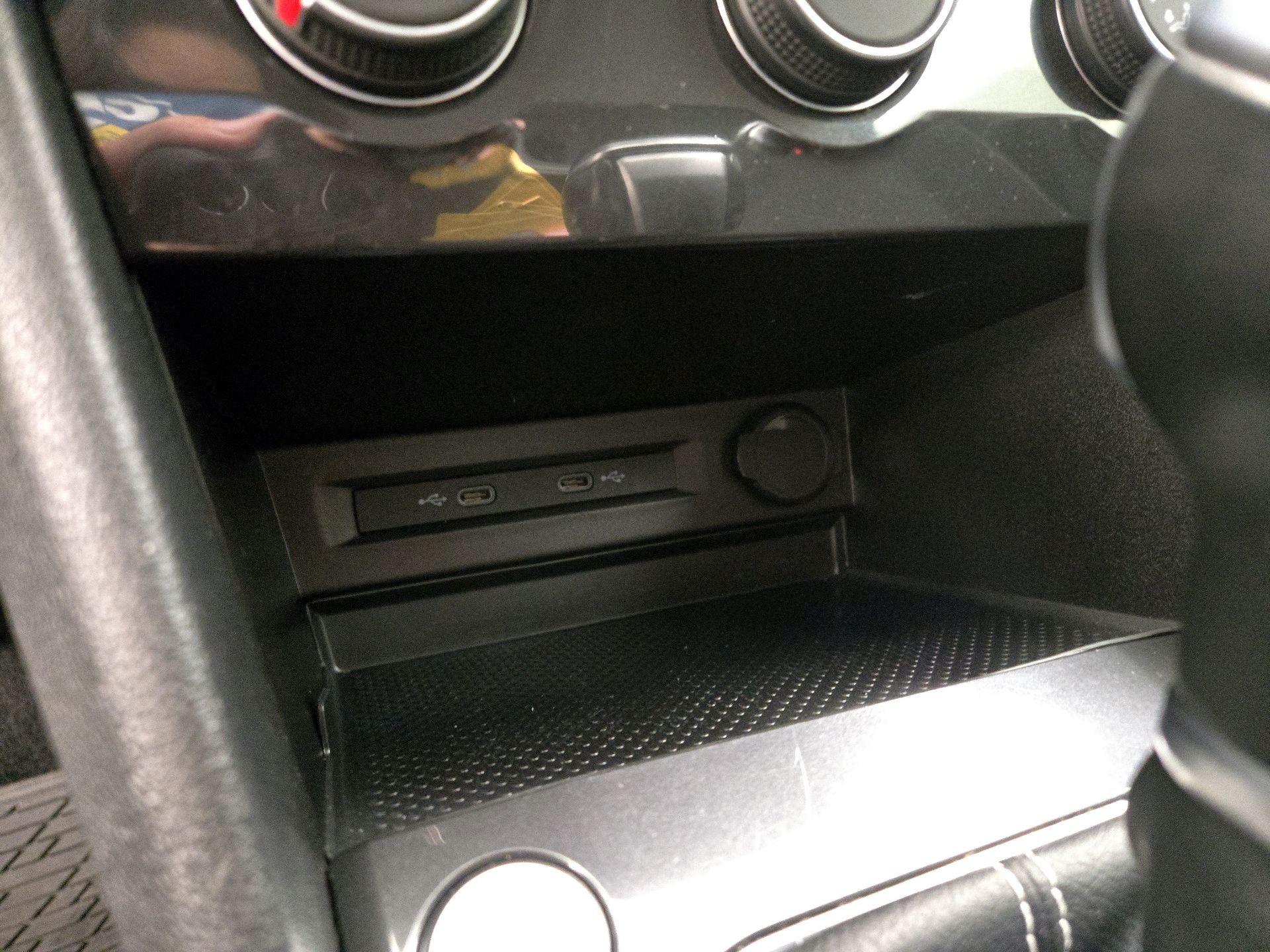 Thumbnail: 2023 Volkswagen Tiguan - 18