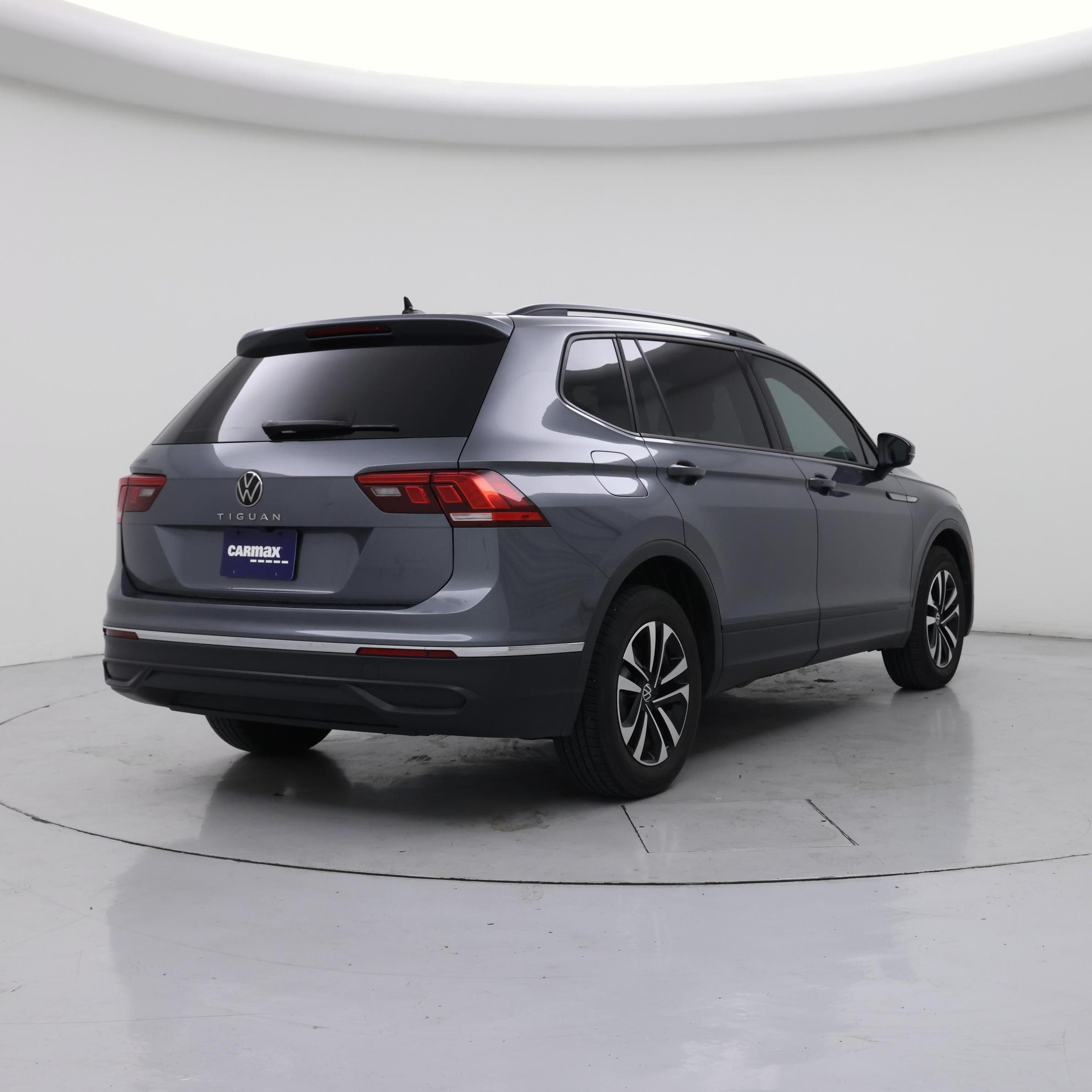 Thumbnail: 2023 Volkswagen Tiguan - 8