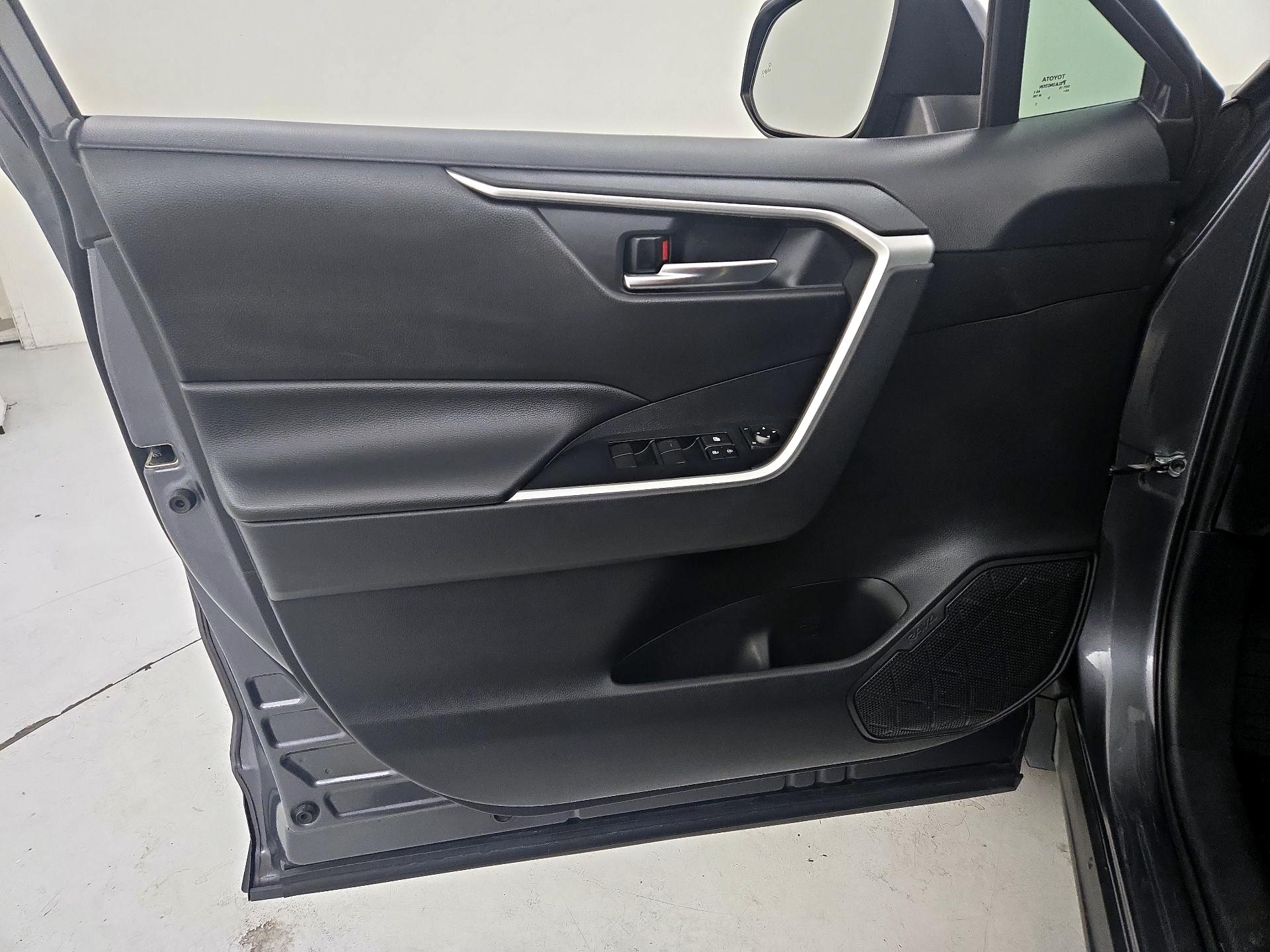 Thumbnail: 2019 Toyota RAV4 - 12