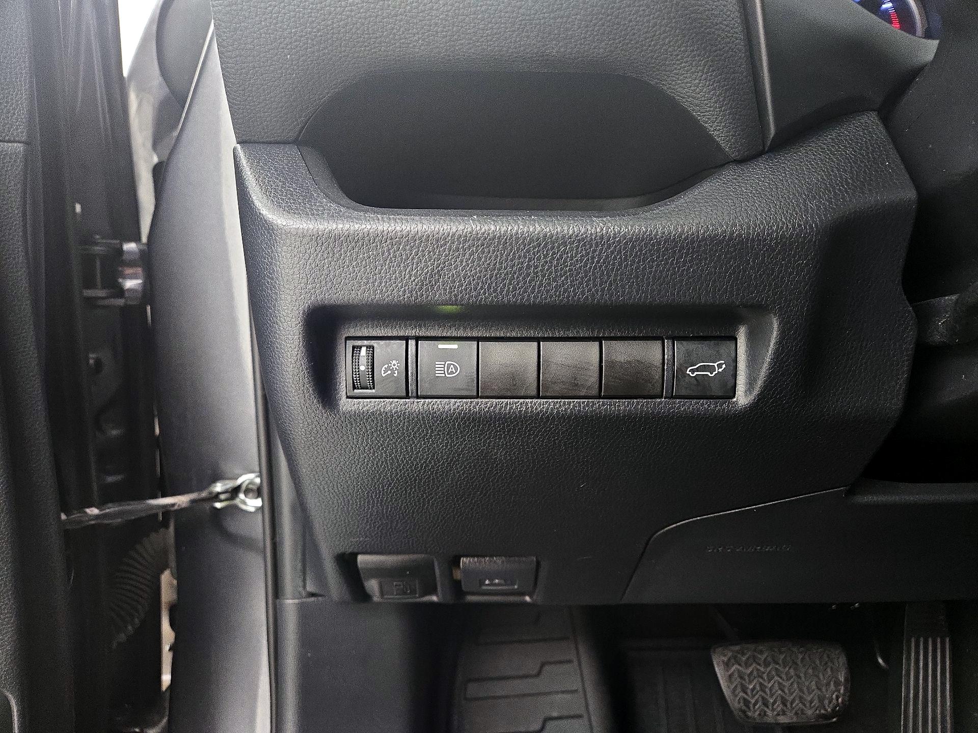 Thumbnail: 2019 Toyota RAV4 - 13