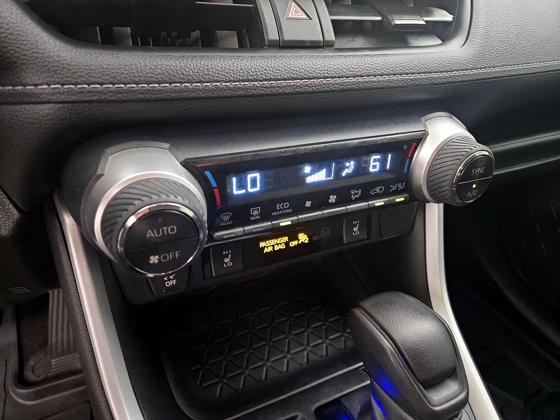 Thumbnail: 2019 Toyota RAV4 - 16