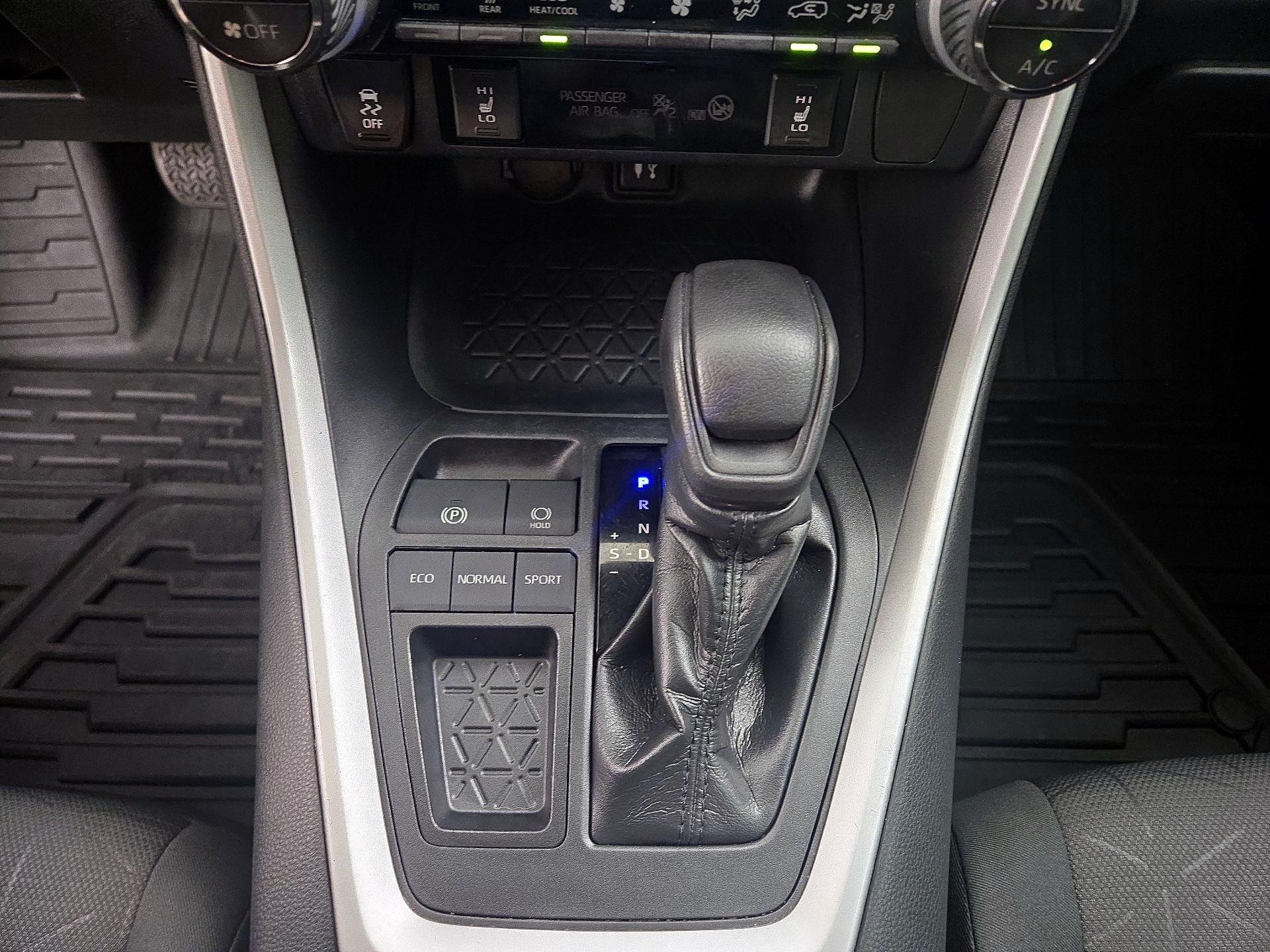 Thumbnail: 2019 Toyota RAV4 - 17