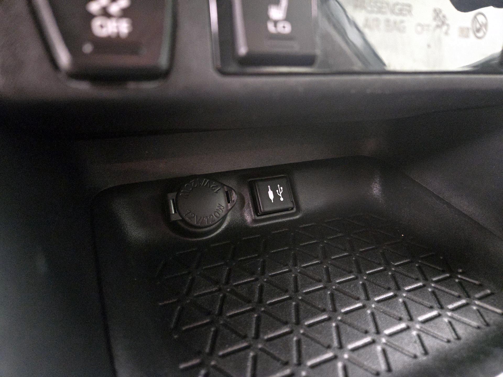 Thumbnail: 2019 Toyota RAV4 - 18