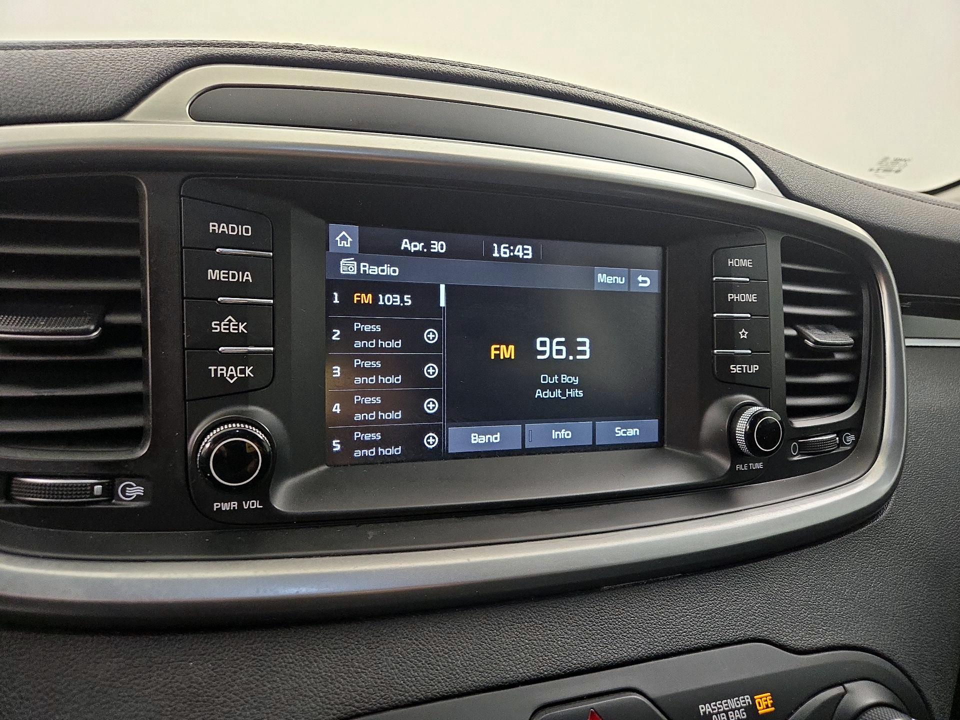 Thumbnail: 2019 Kia Sorento - 15