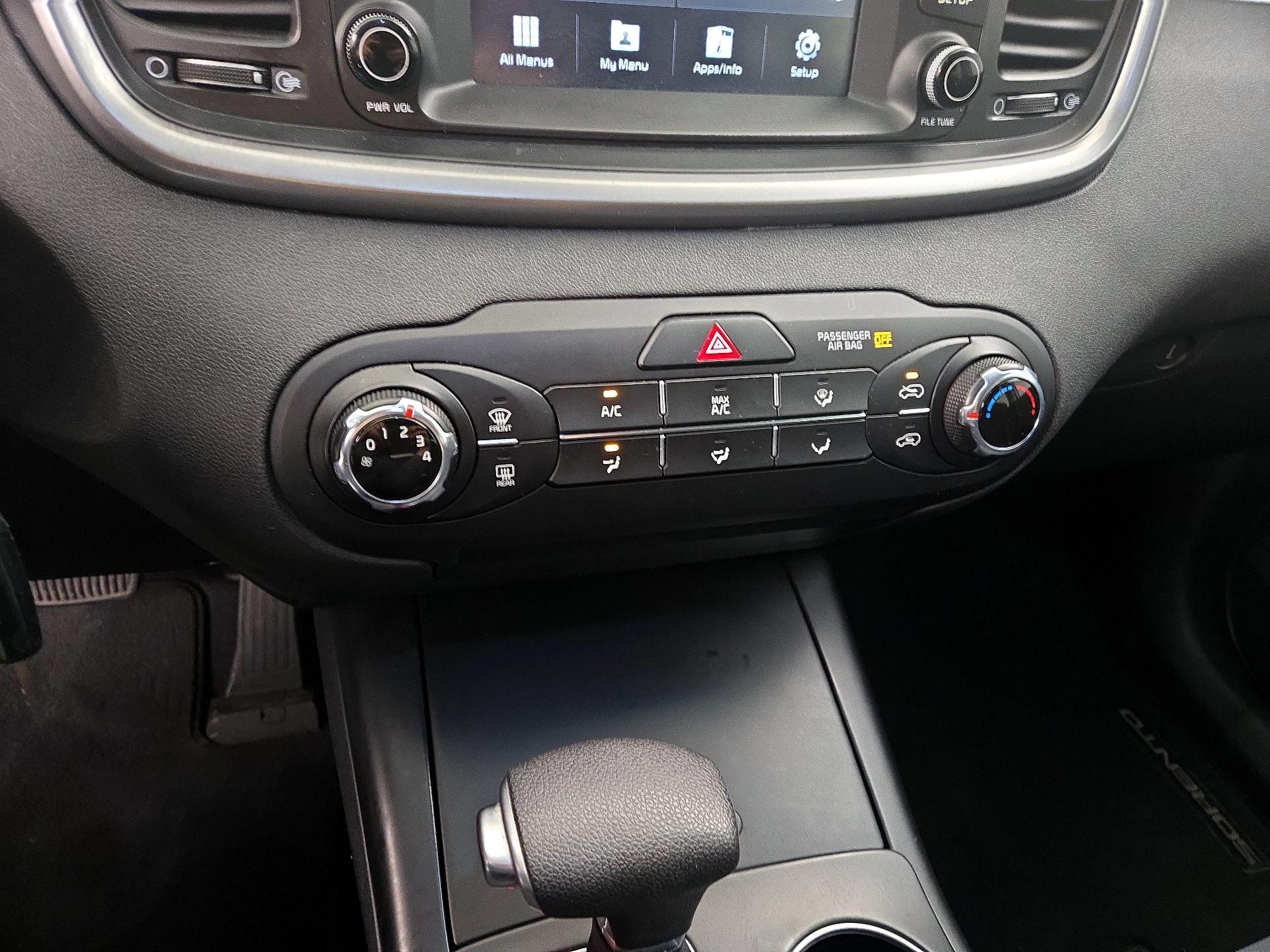 Thumbnail: 2019 Kia Sorento - 16