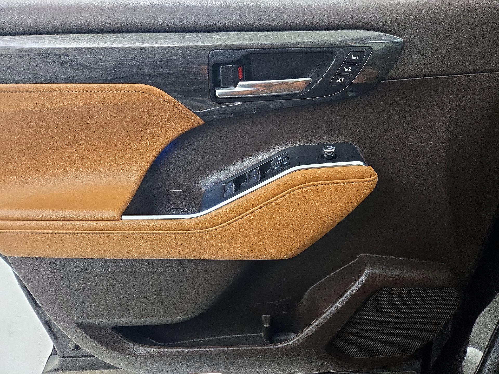 Thumbnail: 2020 Toyota Highlander - 12