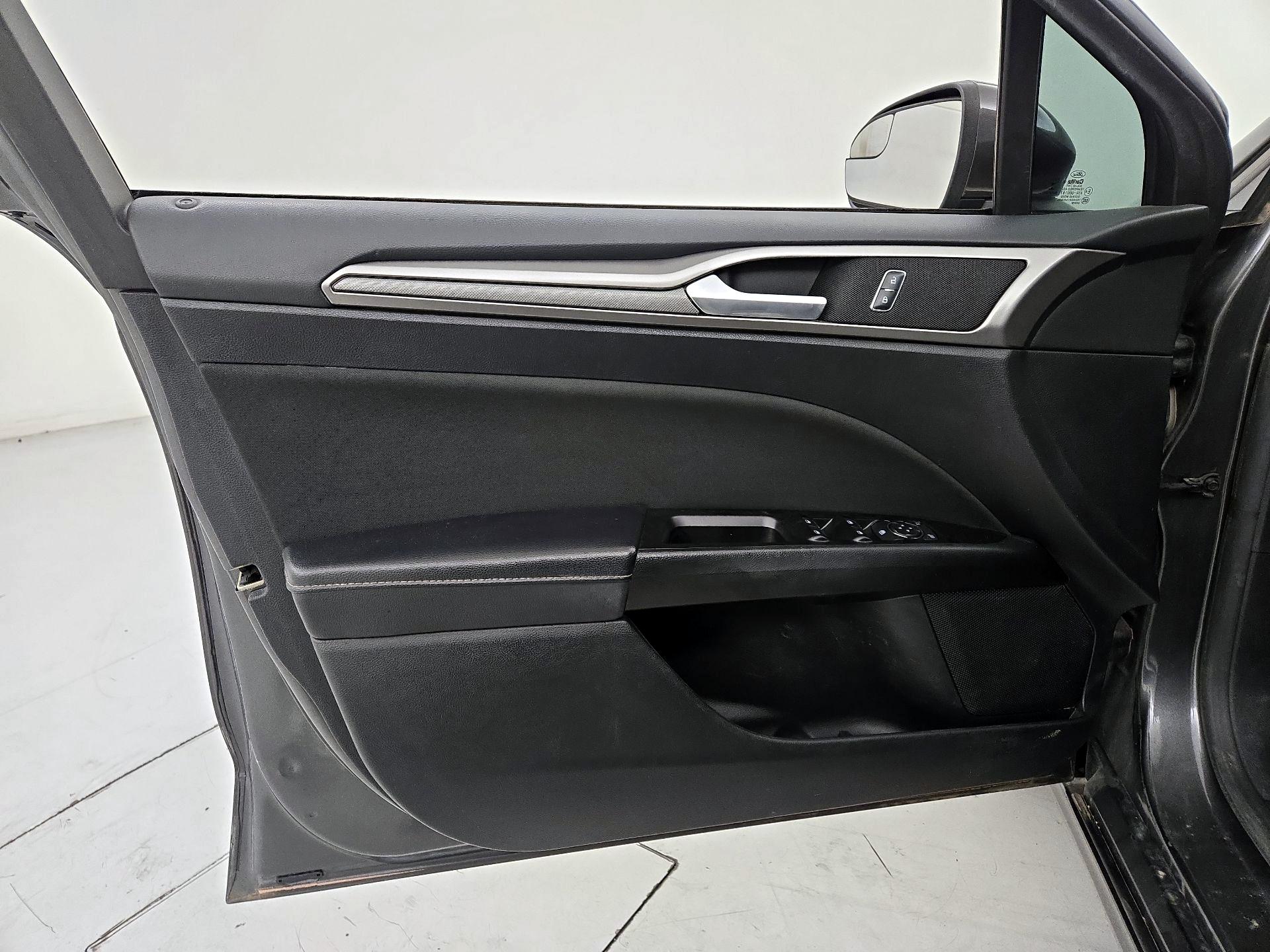 Thumbnail: 2017 Ford Fusion - 12