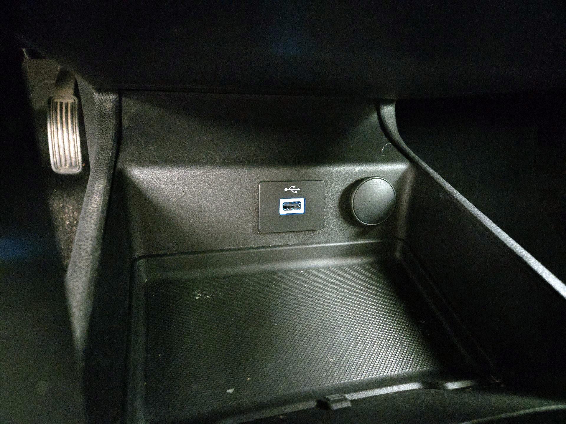 Thumbnail: 2017 Ford Fusion - 18