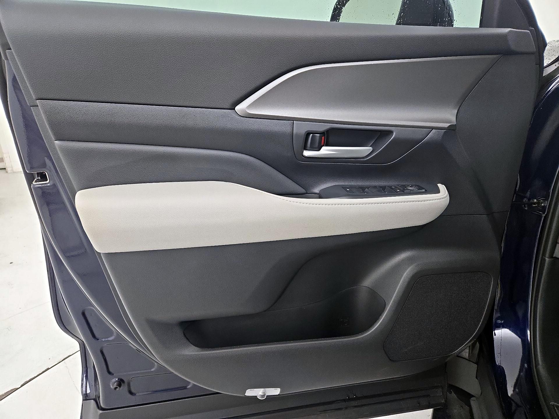 Thumbnail: 2026 Toyota Grand Highlander - 12