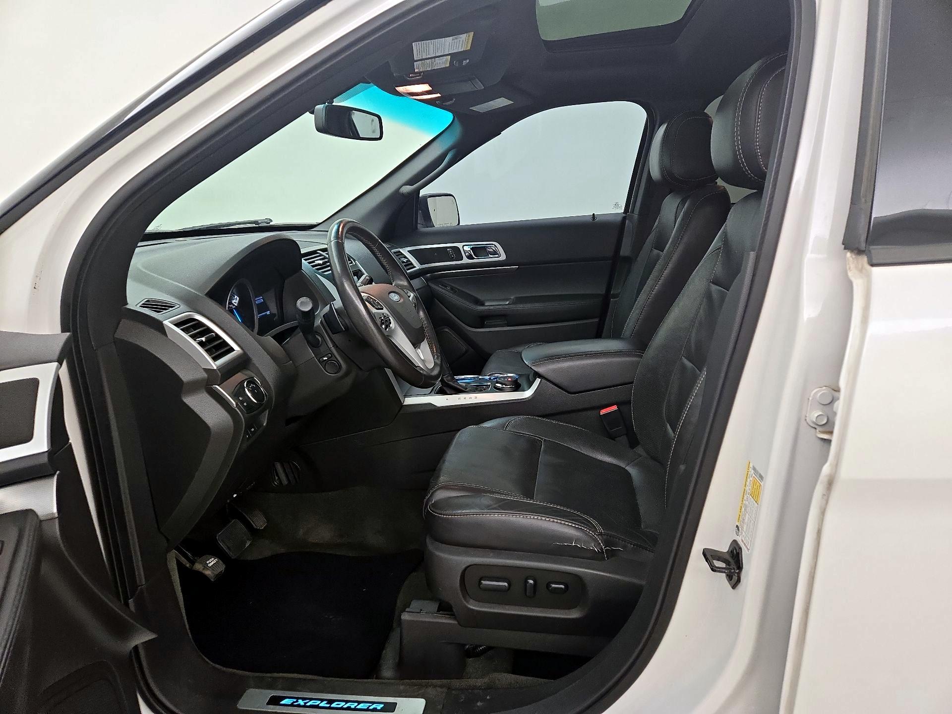 Thumbnail: 2015 Ford Explorer - 11