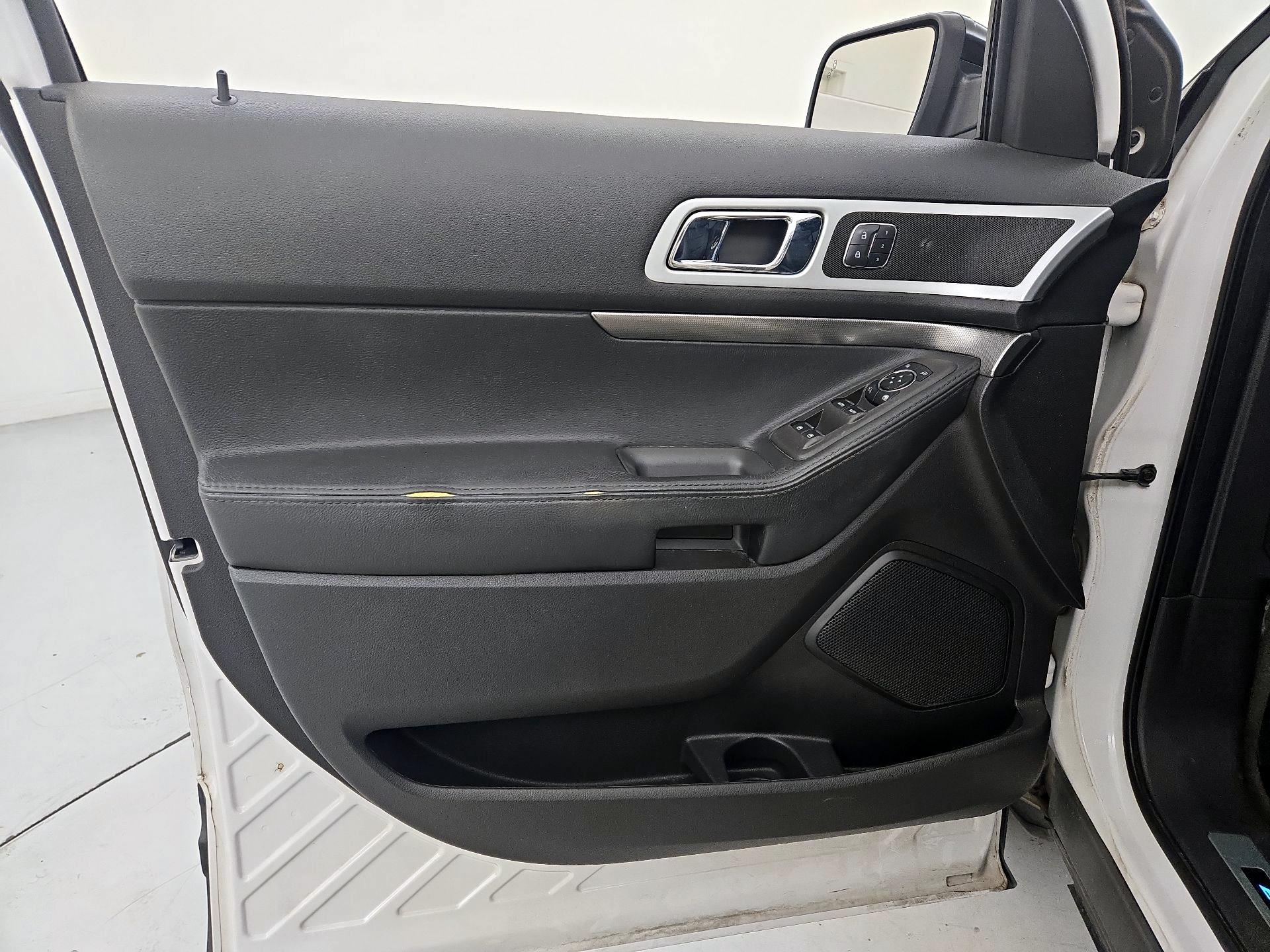 Thumbnail: 2015 Ford Explorer - 12