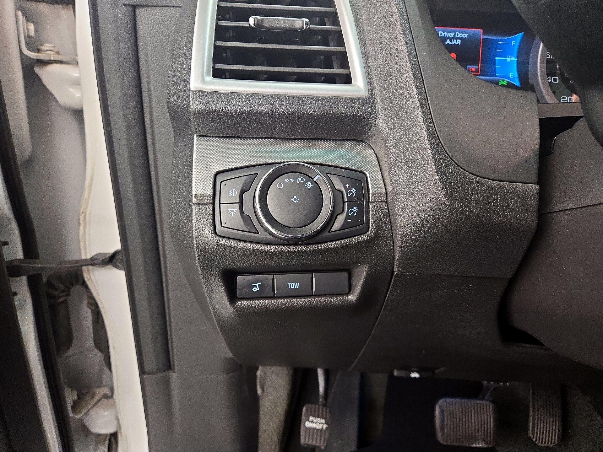 Thumbnail: 2015 Ford Explorer - 13