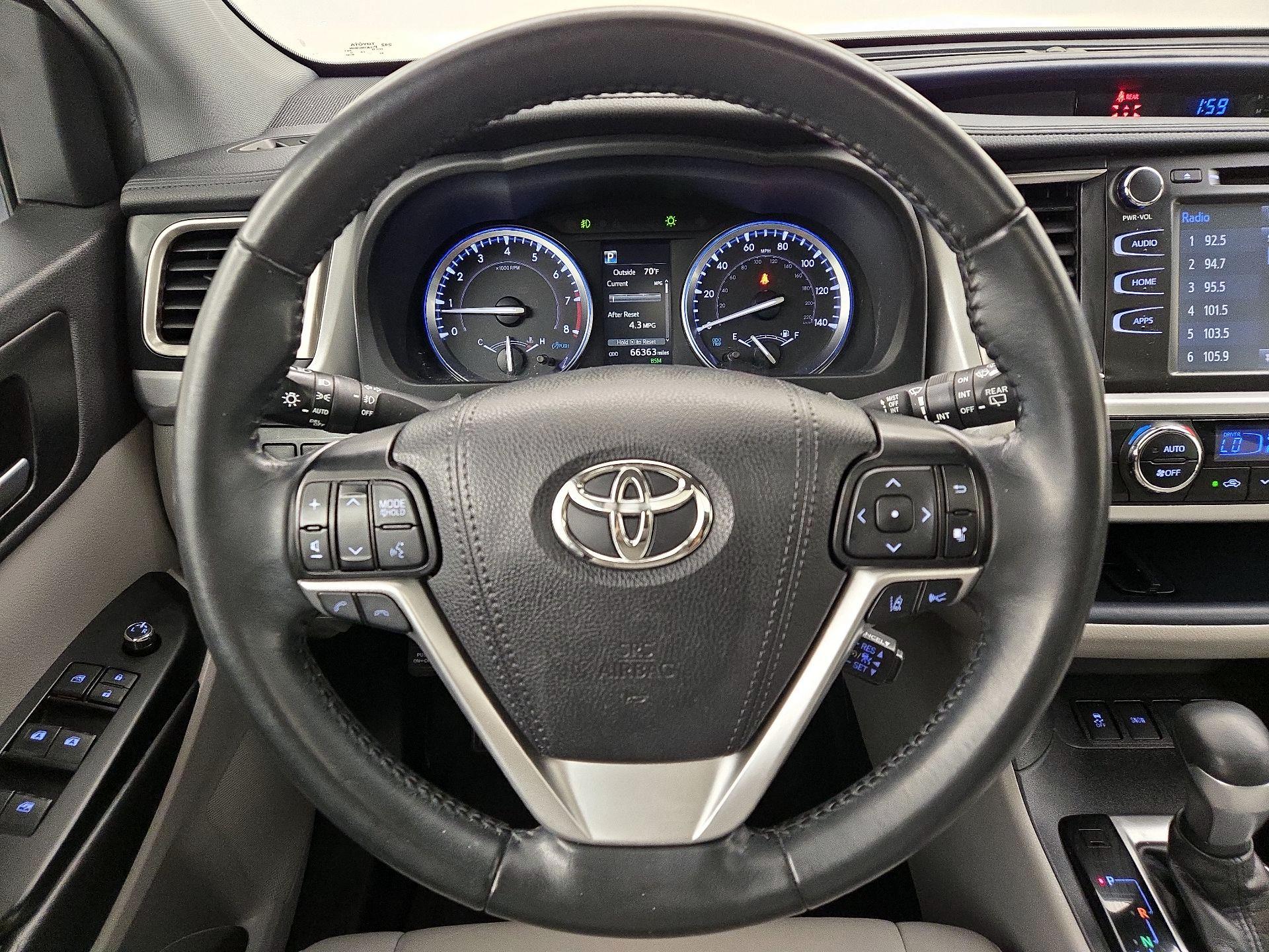 Thumbnail: 2019 Toyota Highlander - 10