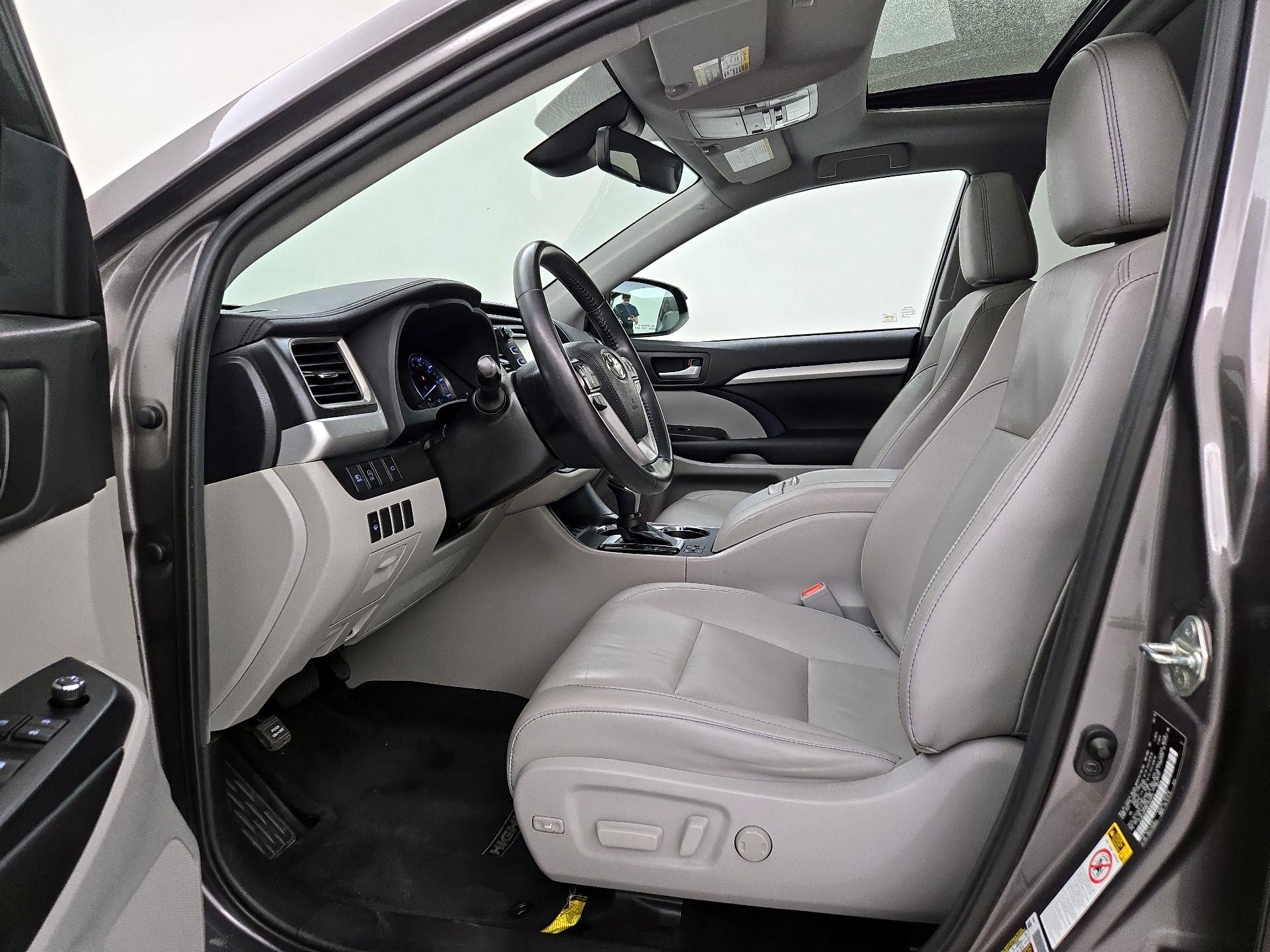 Thumbnail: 2019 Toyota Highlander - 11