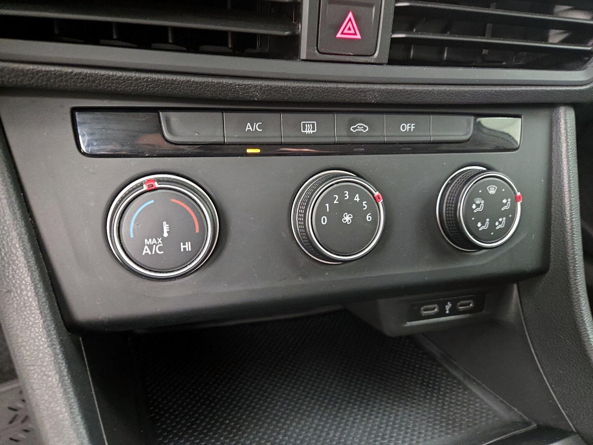 Thumbnail: 2020 Volkswagen Jetta - 16