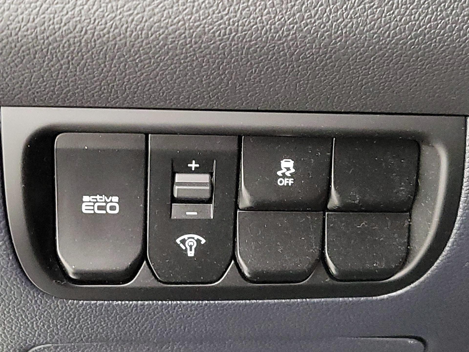 Thumbnail: 2017 Kia Rio5 - 13